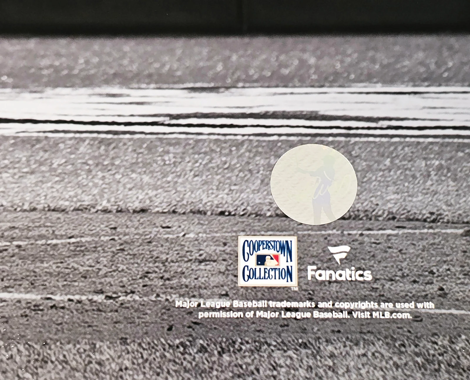 Ichiro Suzuki Autographed 16x20 Photo Seattle Mariners Spotlight Tokyo Dome Last Game IS Holo Stock #212174 - Image 3