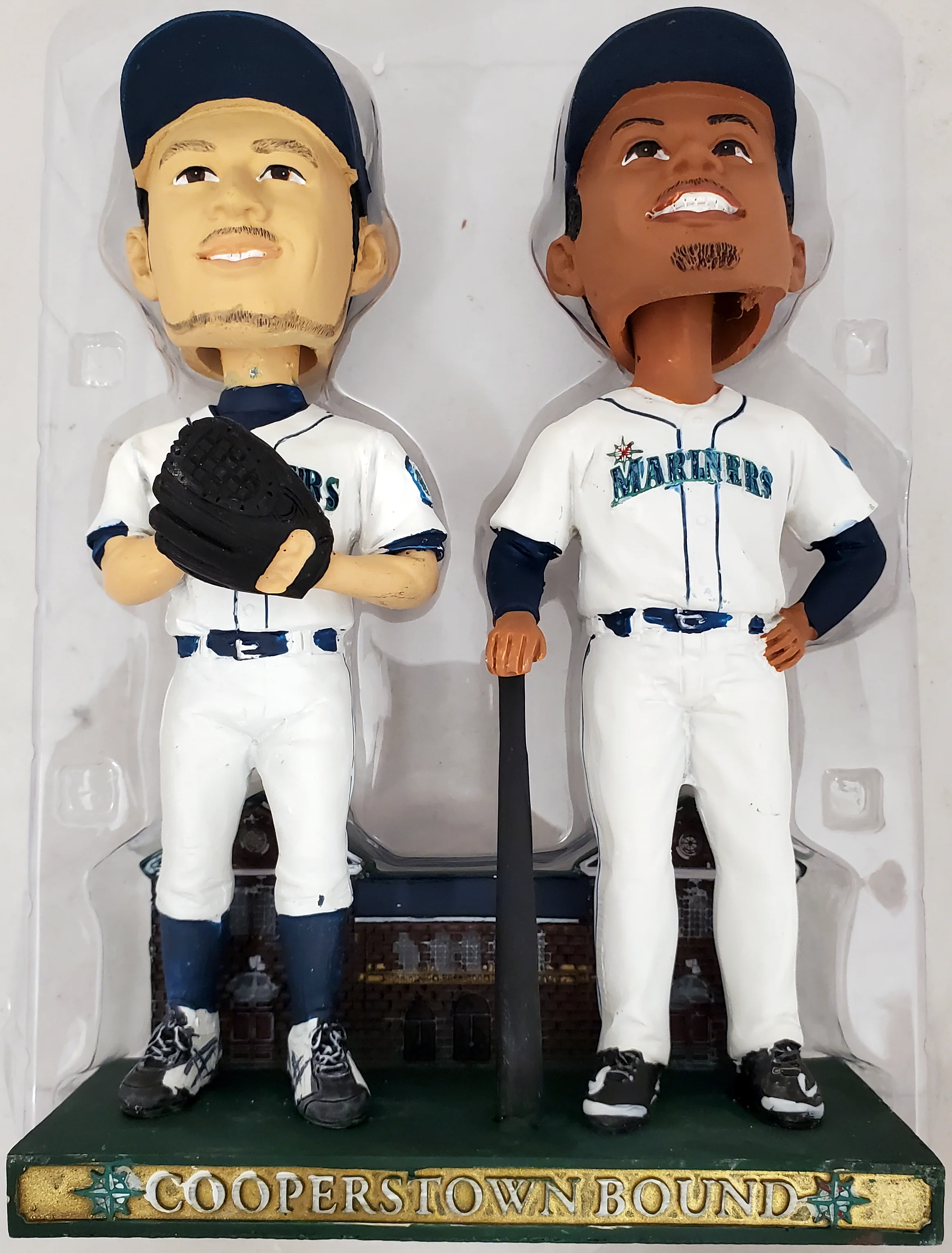 Ichiro Suzuki Autographed 2010 Cooperstown Bound With Ken Griffey Jr. Bobblehead Box Seattle Mariners IS Holo SKU #193664 - Image 4