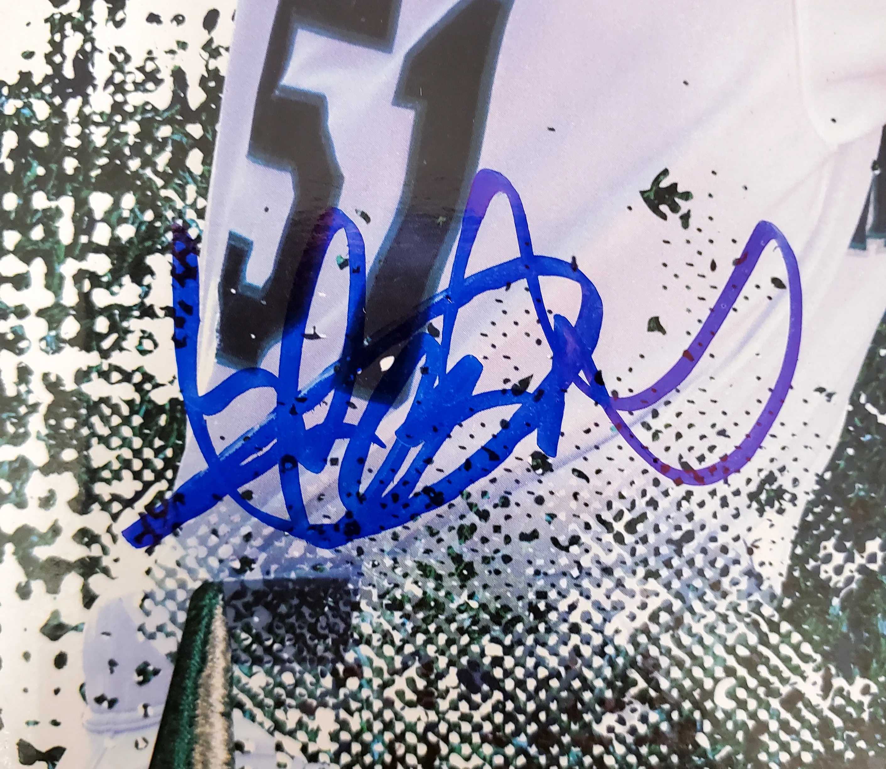 Ichiro Suzuki Autographed 2011 Hit Counter Bobblehead Box Seattle Mariners IS Holo SKU #193663 - Image 2