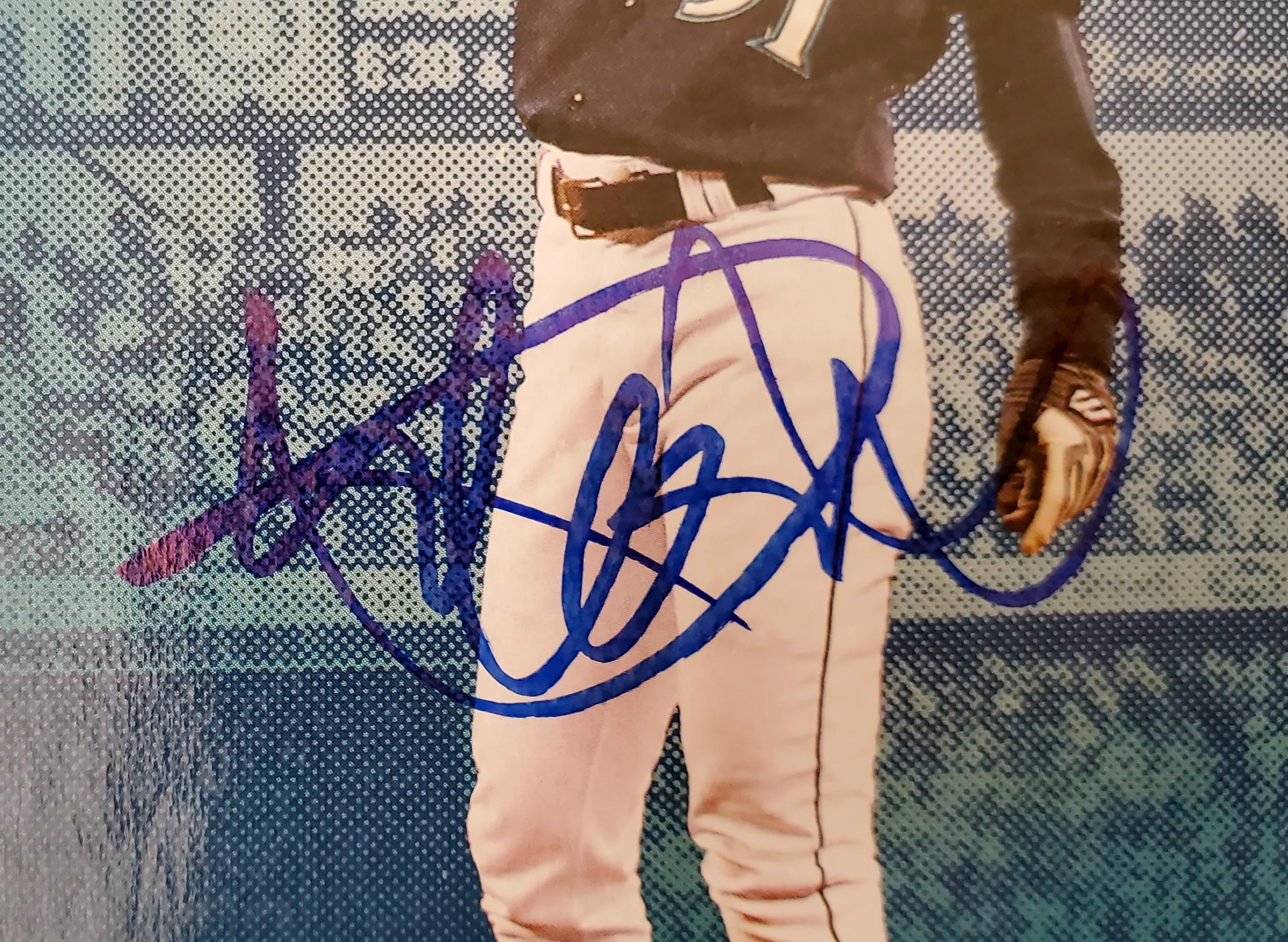 Ichiro Suzuki Autographed 262 Hit Leader Bobblehead Box Seattle Mariners IS Holo SKU #193658 - Image 2
