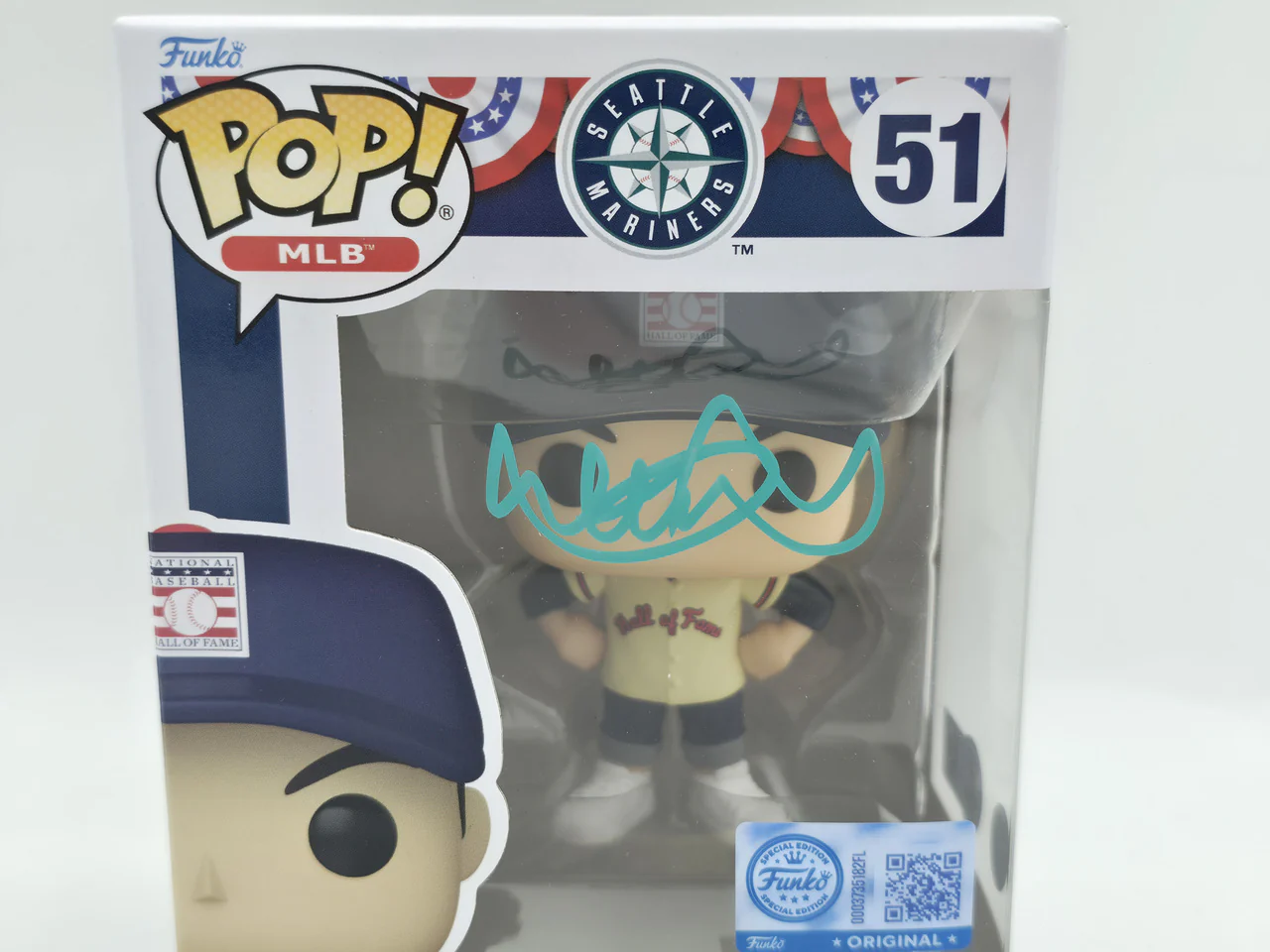 Ichiro Suzuki Autographed Hall of Fame Funko Pop #51 Seattle Mariners IS Holo & Beckett BAS Witness Stock #254342 - Image 3