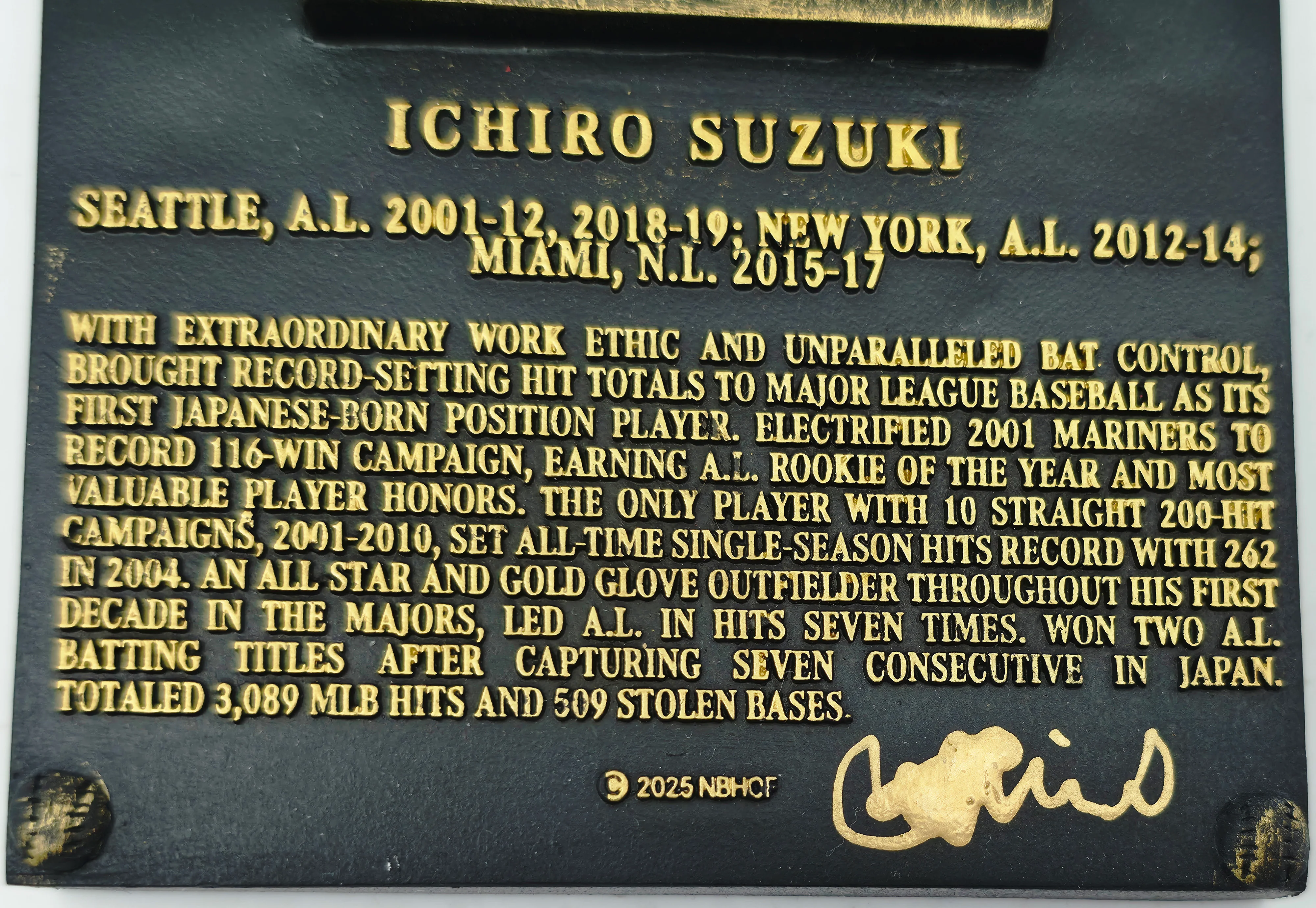 Ichiro Suzuki Autographed Replica Hall of Fame HOF Plaque Seattle Mariners (Smudged) Beckett BAS Witness #1W901895 - Image 2