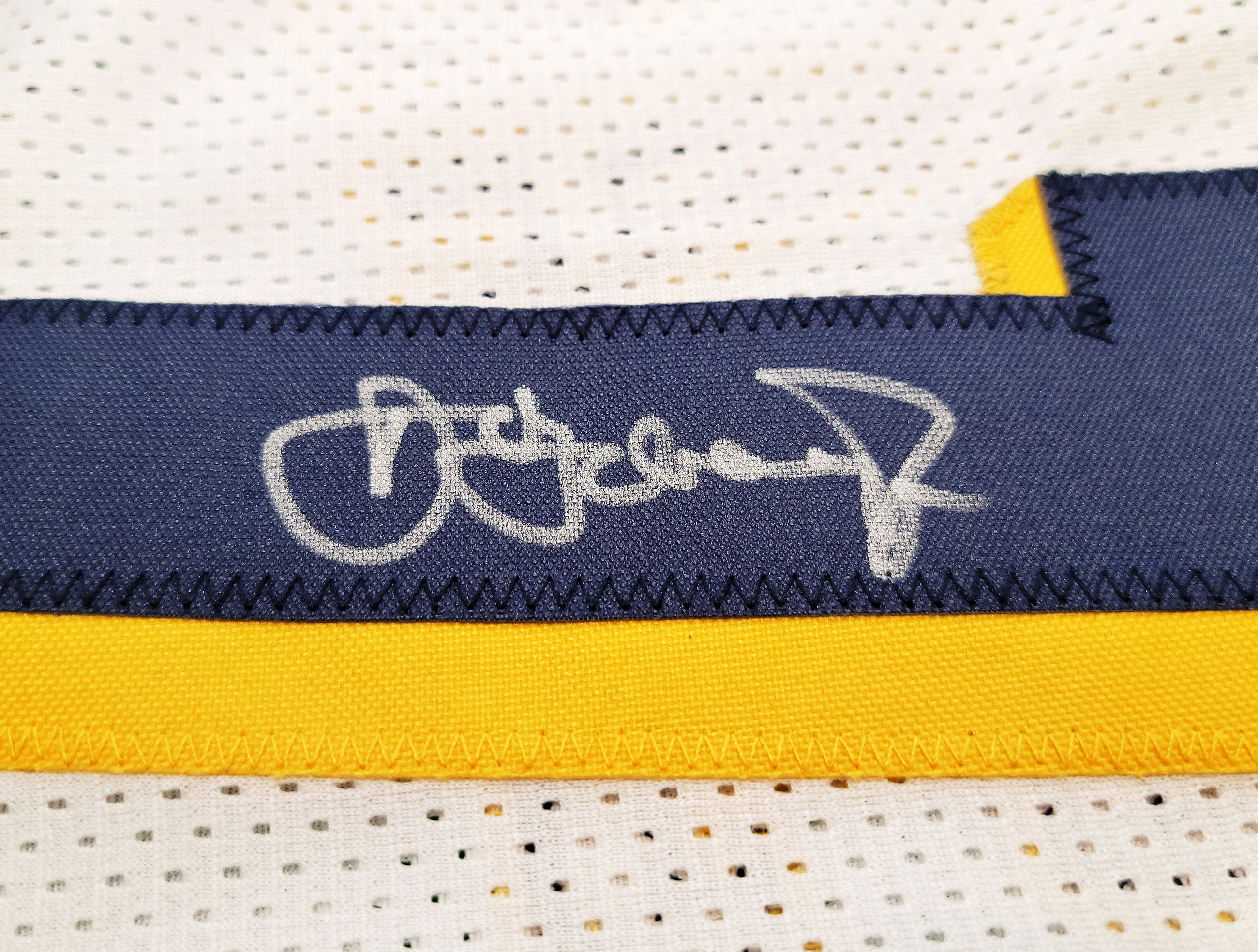Indiana Pacers Detlef Schrempf Autographed White Jersey MCS Holo Stock #202424 - Image 4