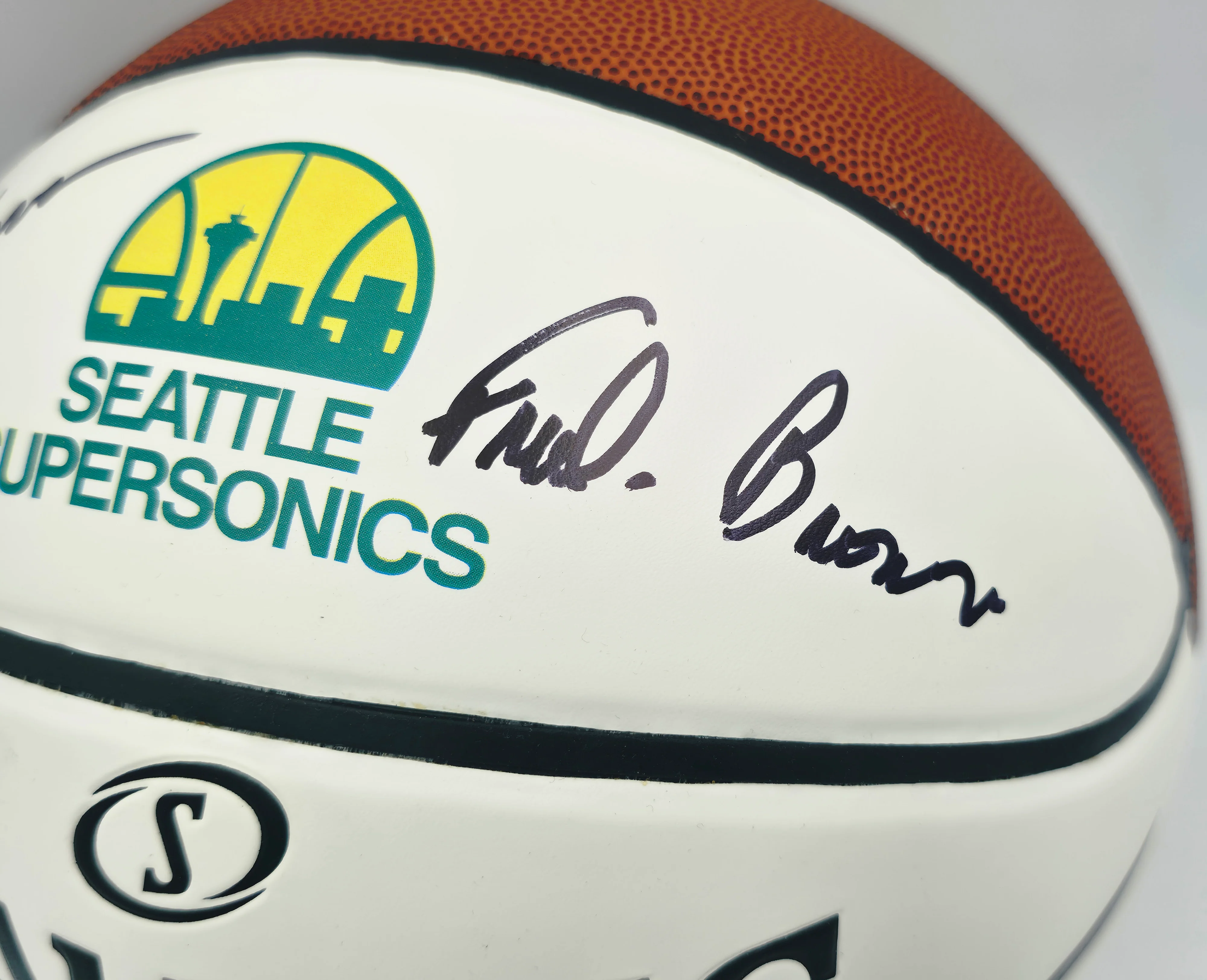 Jack Sikma & Fred Brown Autographed Spalding Signature Series Basketball Seattle Supersonics Logo MCS Holo #63691 - Image 3