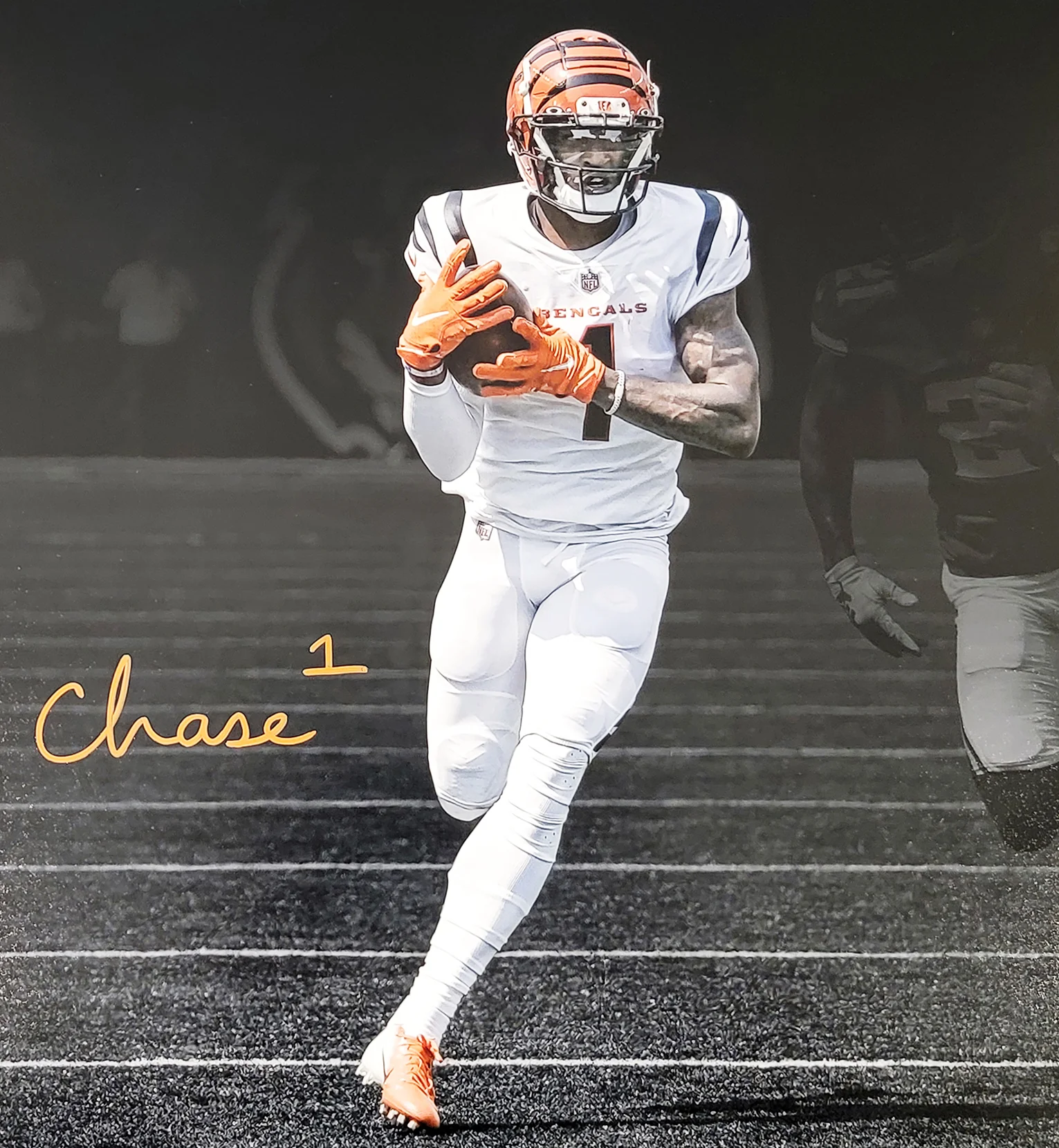 Ja'Marr Chase Autographed 16x20 Photo Cincinnati Bengals Spotlight Beckett BAS QR Stock #205626 - Image 5