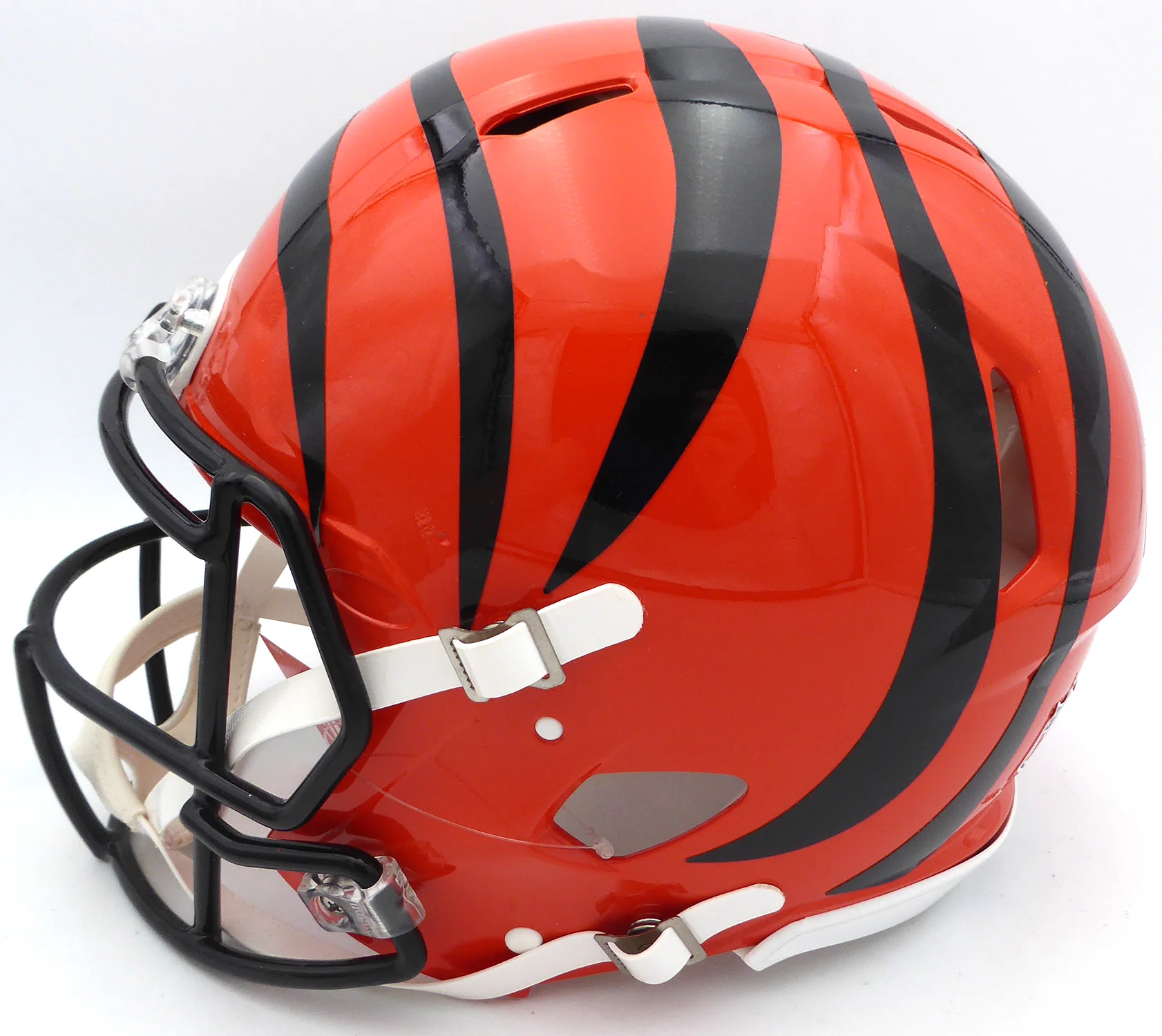 Ja'Marr Chase Autographed Cincinnati Bengals Full Size Authentic Helmet Beckett BAS Witness #3W056093 - Image 4