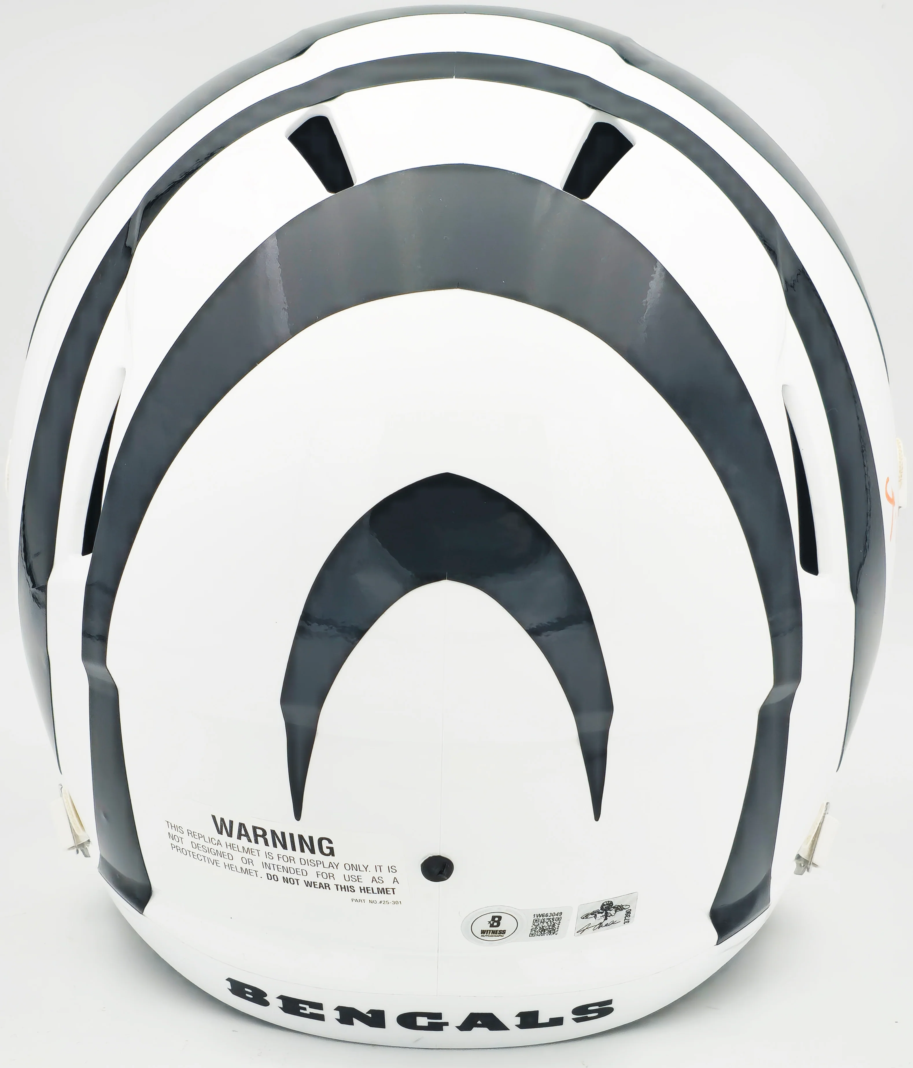 Ja'Marr Chase Autographed Cincinnati Bengals White 2022 Alternate Full Size Speed Replica Helmet Beckett BAS Witness Stock #228827 - Image 4