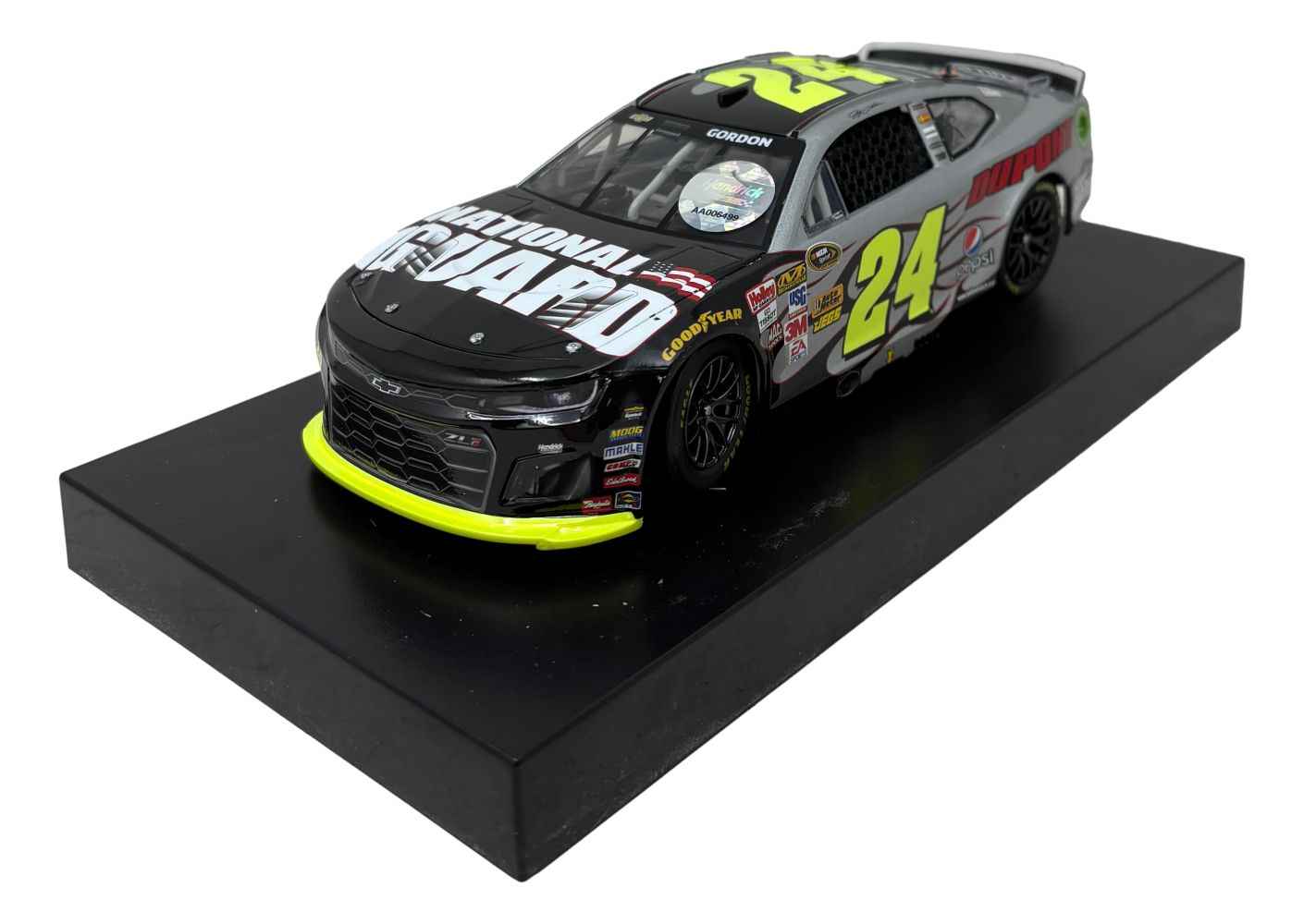 Jeff Gordon Signed 1:24 NASCAR National Guard Die-Cast Car PSA/DNA