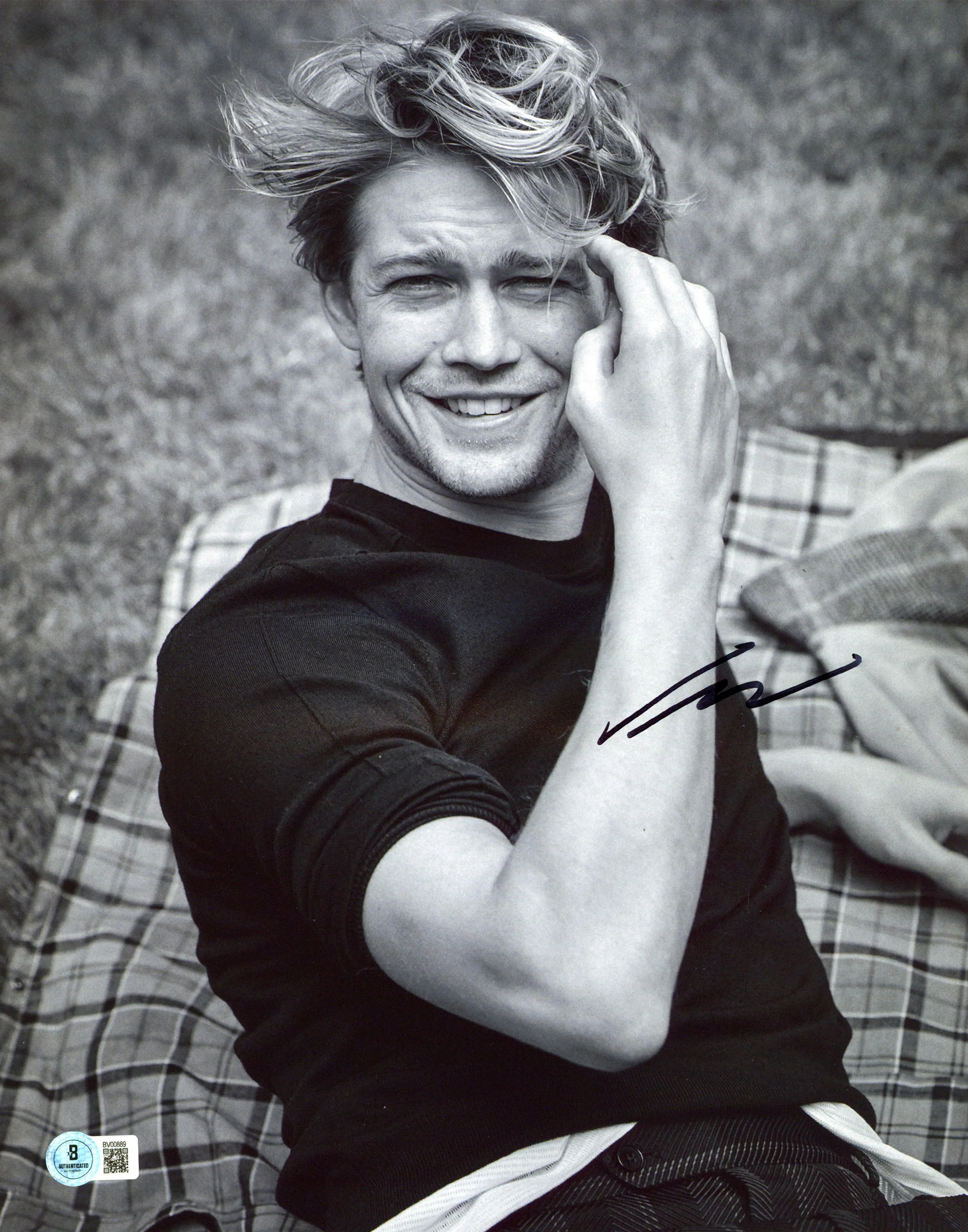 Joe Alwyn The Favourite Authentic Signed 11x14 Vertical Photo BAS #BV00889 - Image 2