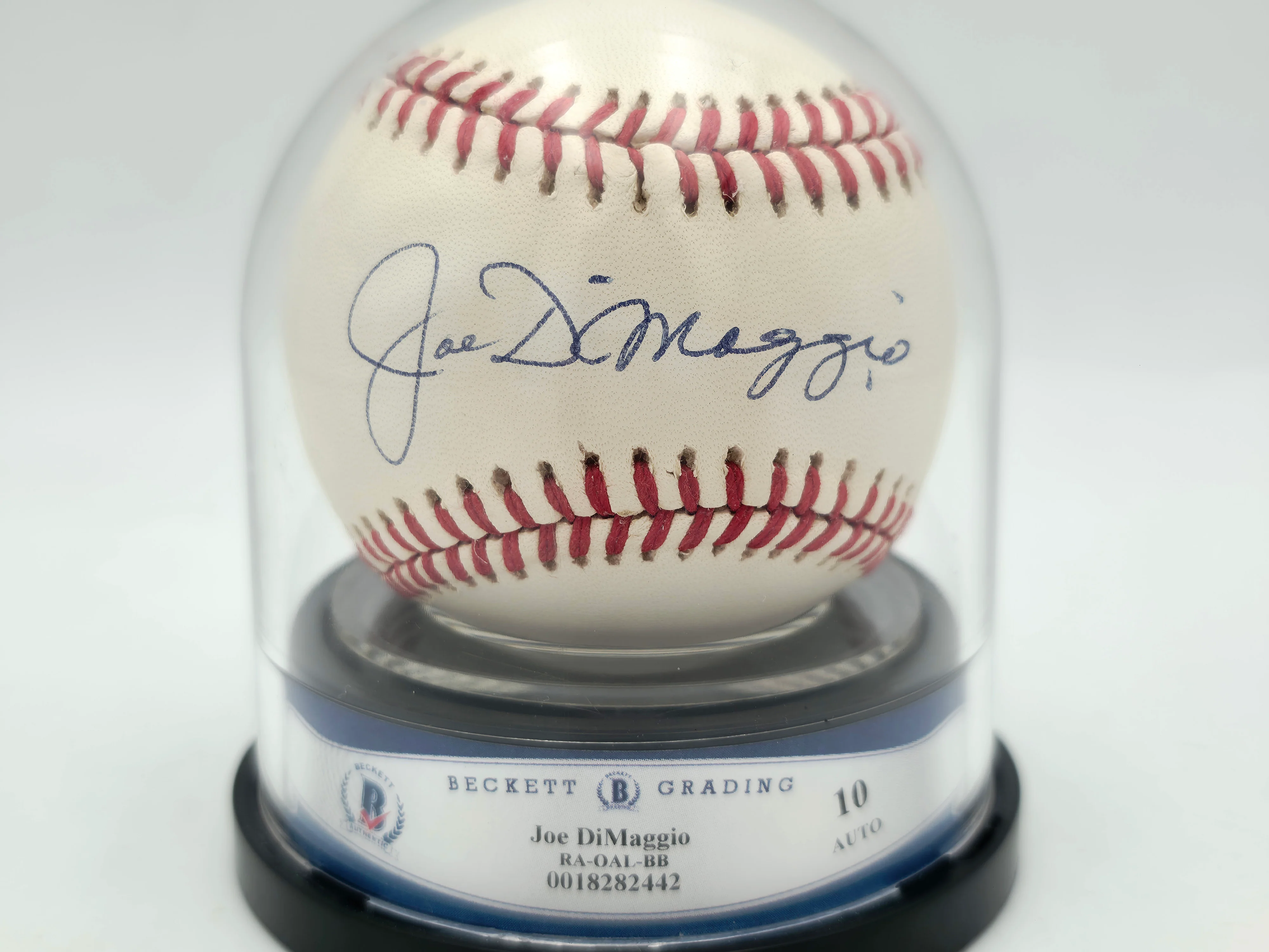 Joe Dimaggio Autographed Official AL Baseball New York Yankees Auto Grade Gem Mint 10 Beckett BAS #18282442 - Image 2