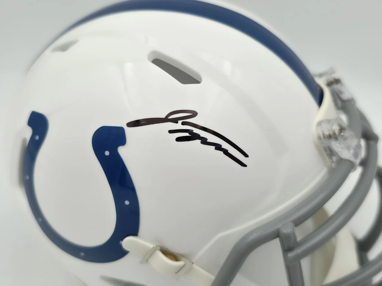Jonathan Taylor Autographed Indianapolis Colts White Speed Mini Helmet Beckett BAS Witness Stock #254431 - Image 2