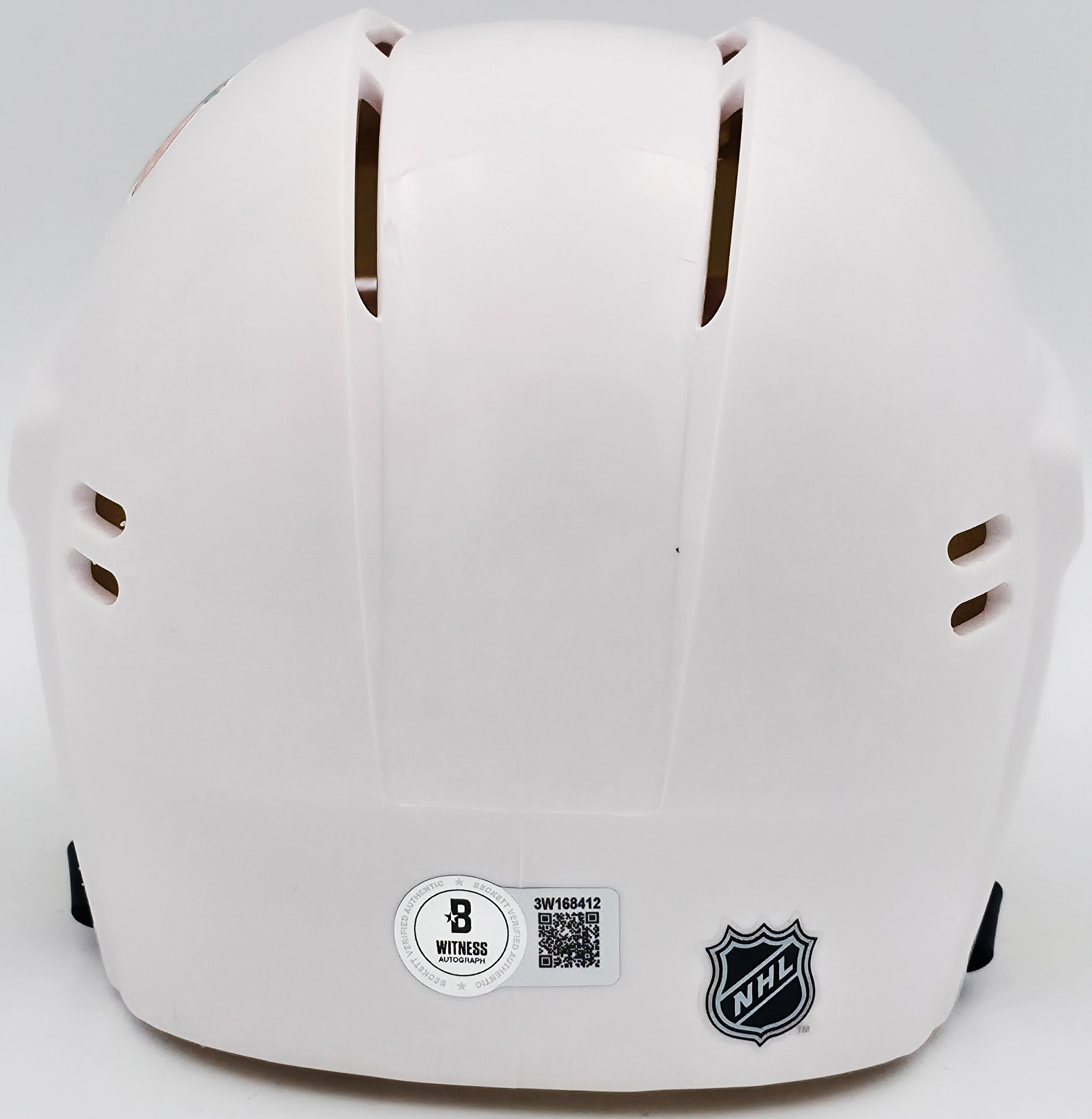 Jonathan Toews Autographed Chicago Blackhawks White Mini Helmet Beckett BAS Witness Stock #250192 - Image 4