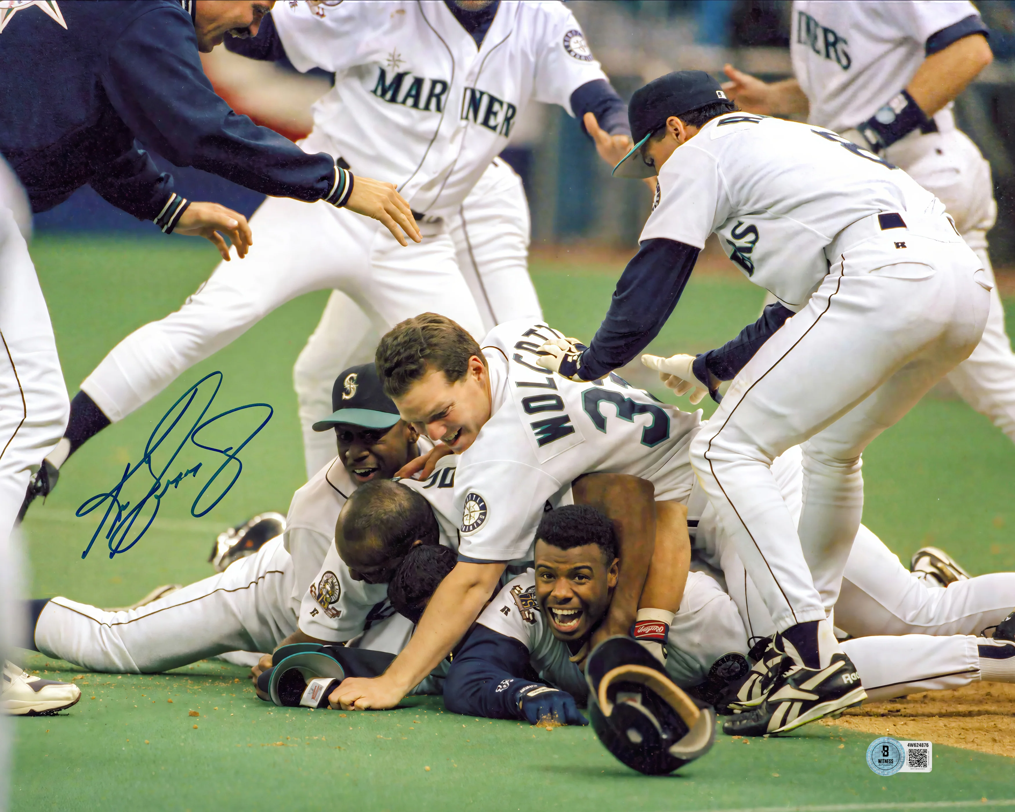 Ken Griffey Jr. Autographed 16x20 Photo Seattle Mariners "The Slide" Beckett BAS Witness Stock #262146