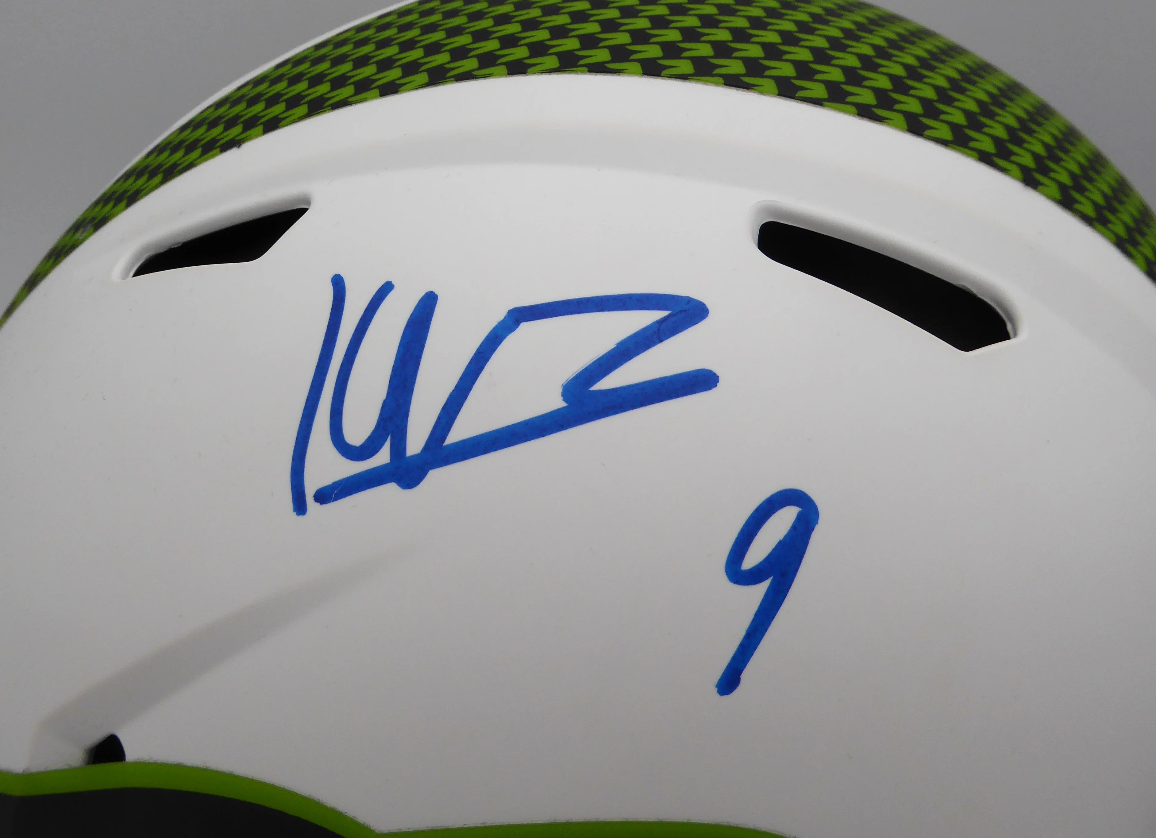 Kenneth Walker Autographed White Lunar Authentic Full Size Helmet Seattle Seahawks With Visor Beckett BAS QR #R53055 - Image 2