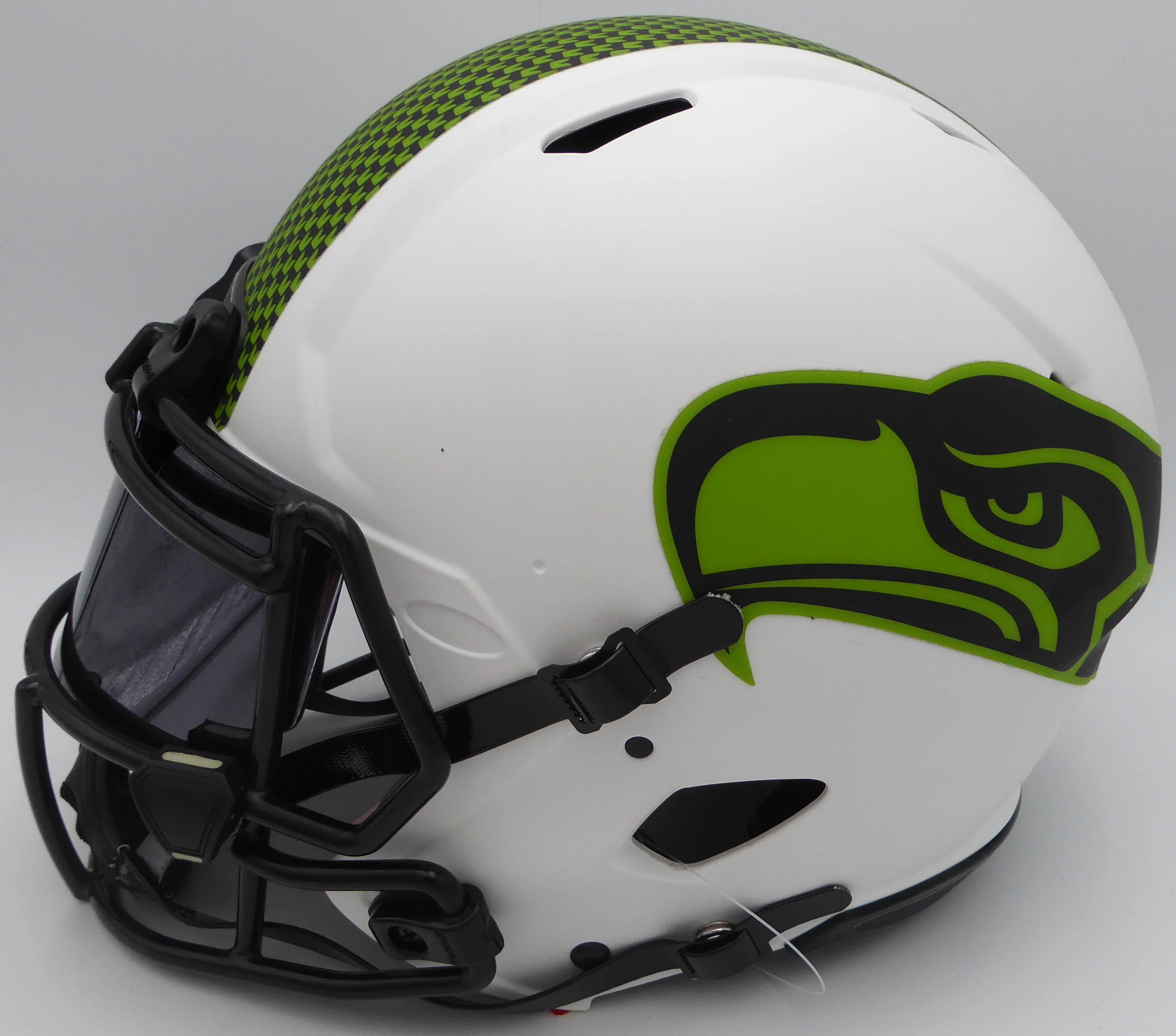 Kenneth Walker Autographed White Lunar Authentic Full Size Helmet Seattle Seahawks With Visor Beckett BAS QR #R53055 - Image 4