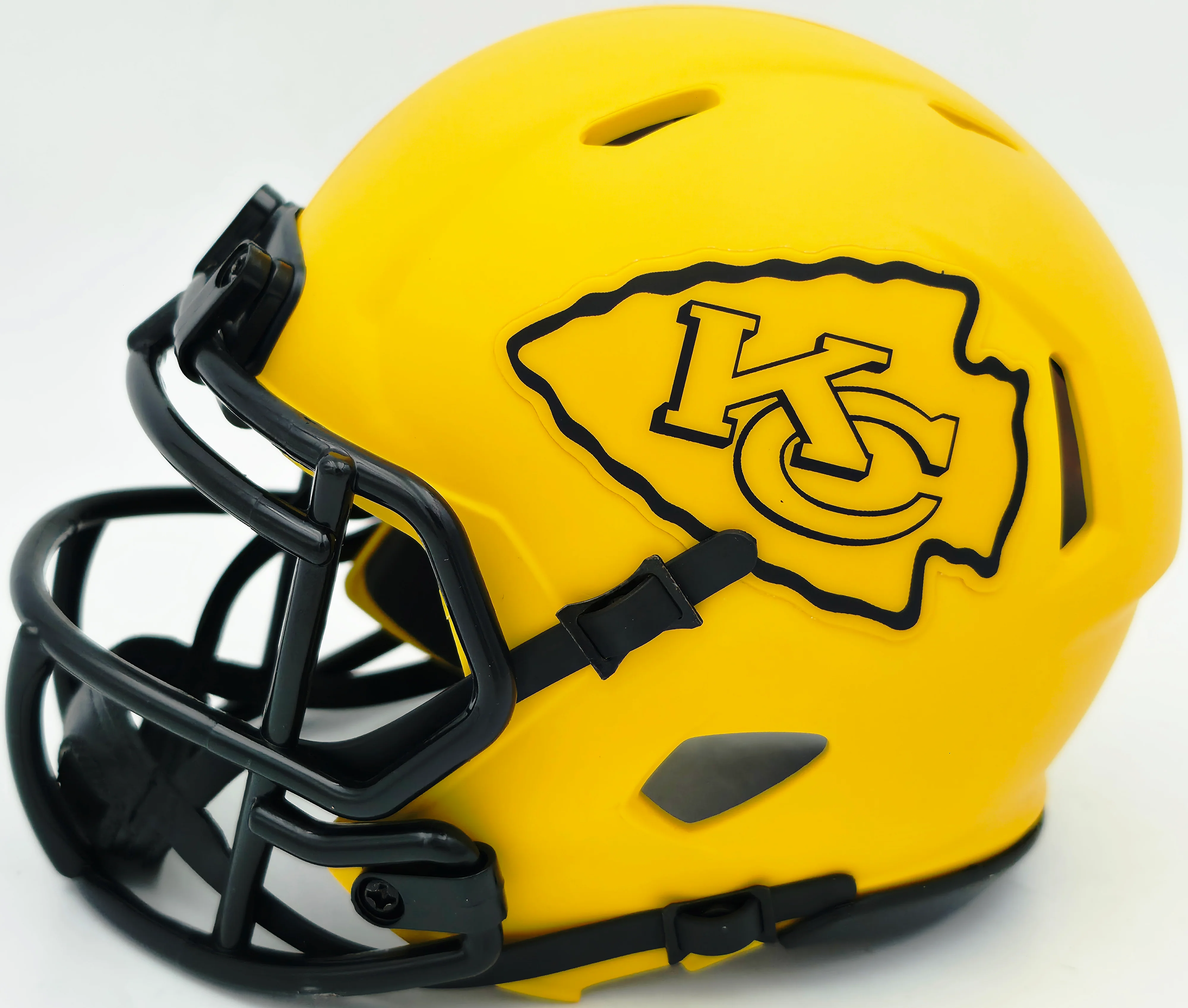 Kenneth Walker III Autographed Kansas City Chiefs Rave Yellow Rave Speed Mini Helmet Beckett BAS Witness Stock #262138 - Image 5