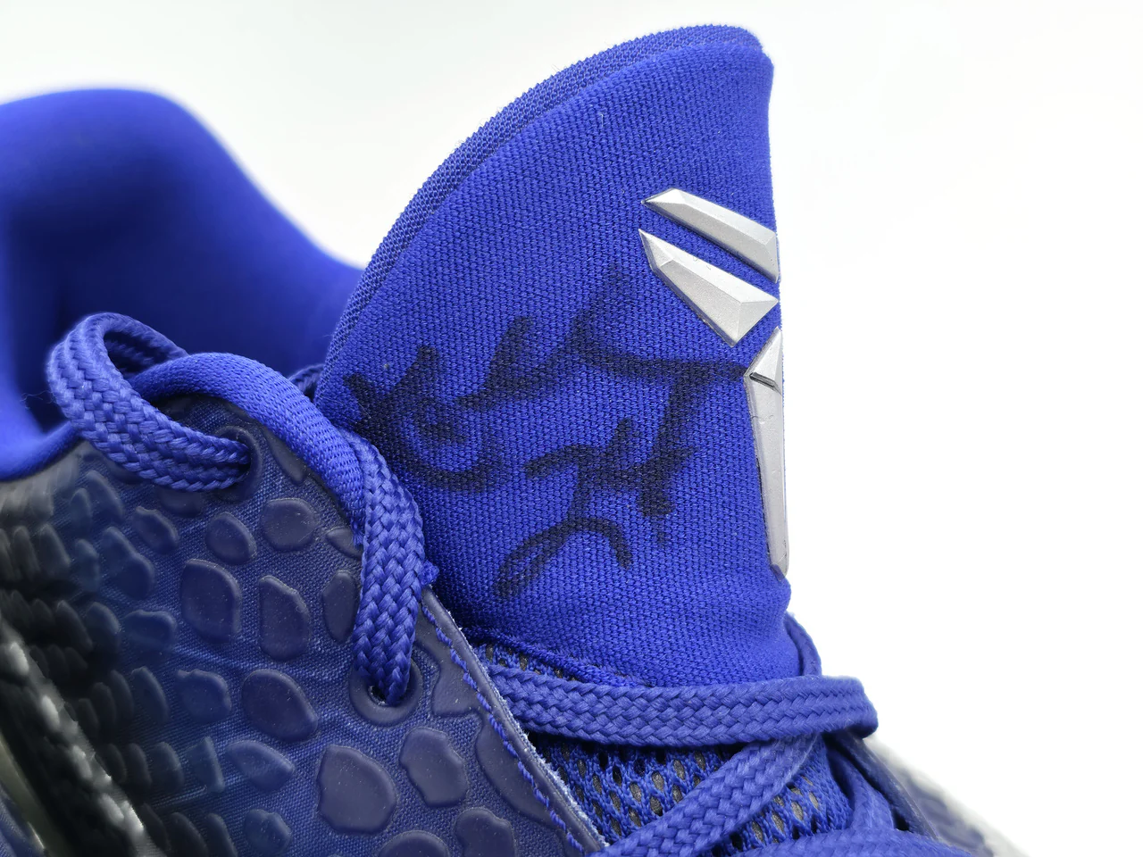 Kobe Bryant Autographed Black/Blue 2011-12 Nike Team Issued Kobe VI Shoes Los Angeles Lakers (Dual Signed) Size 14 PSA/DNA #AO05385 & AO05386 - Image 3