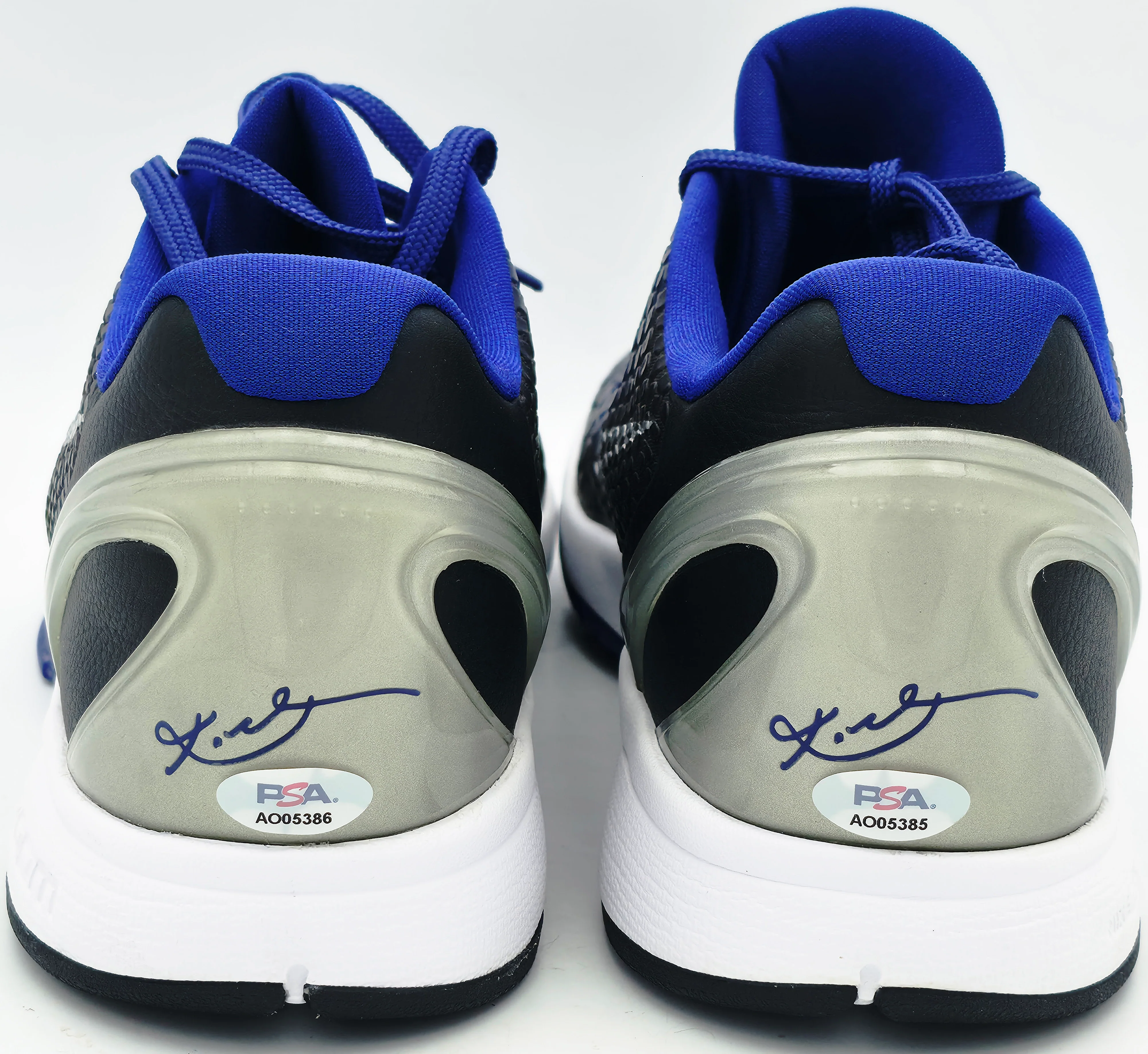 Kobe Bryant Autographed Black/Blue 2011-12 Nike Team Issued Kobe VI Shoes Los Angeles Lakers (Dual Signed) Size 14 PSA/DNA #AO05385 & AO05386 - Image 5