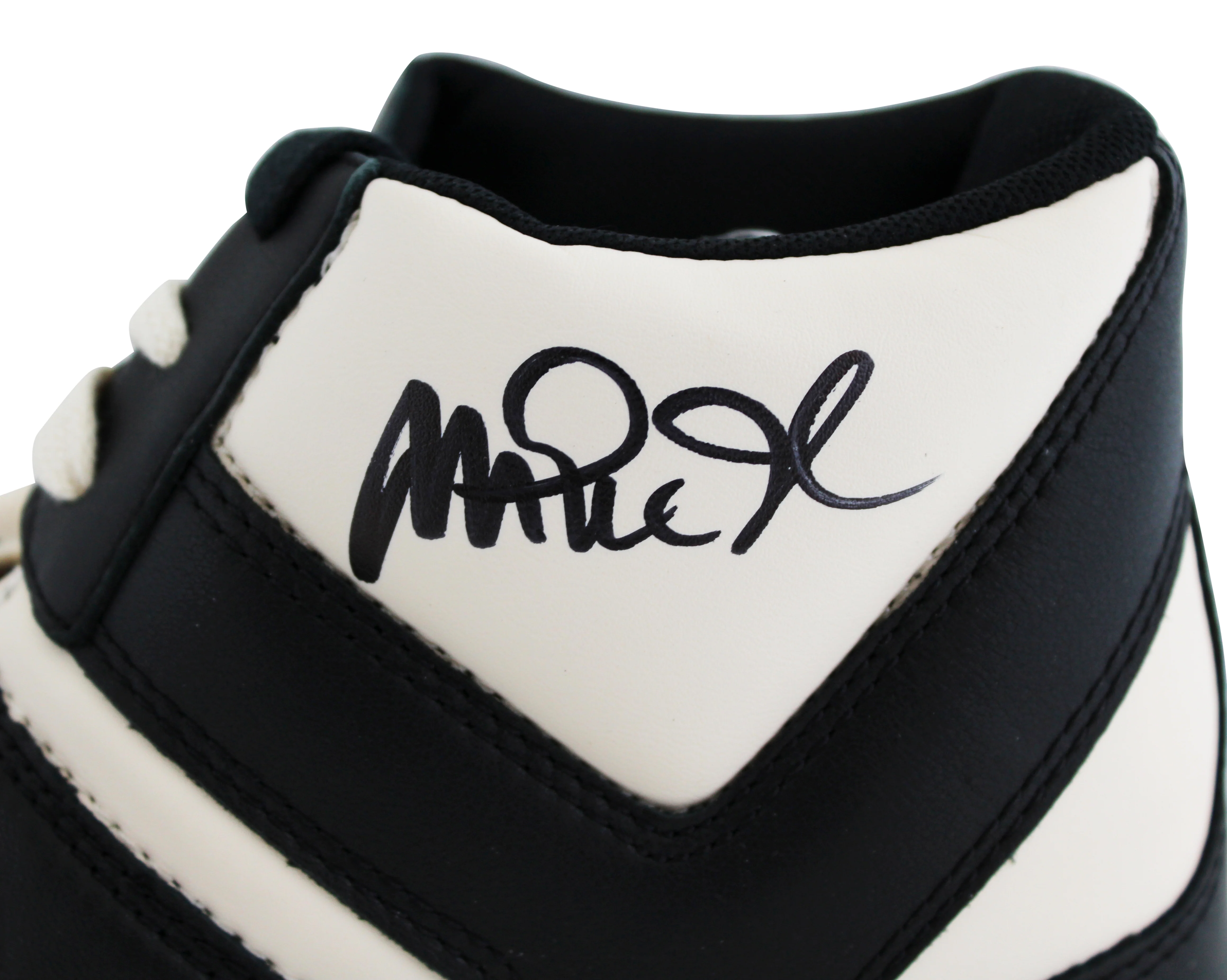 Lakers Magic Johnson Signed Left B&W Converse Weapon Shoe W/ Case BAS Witness 3 - Image 4