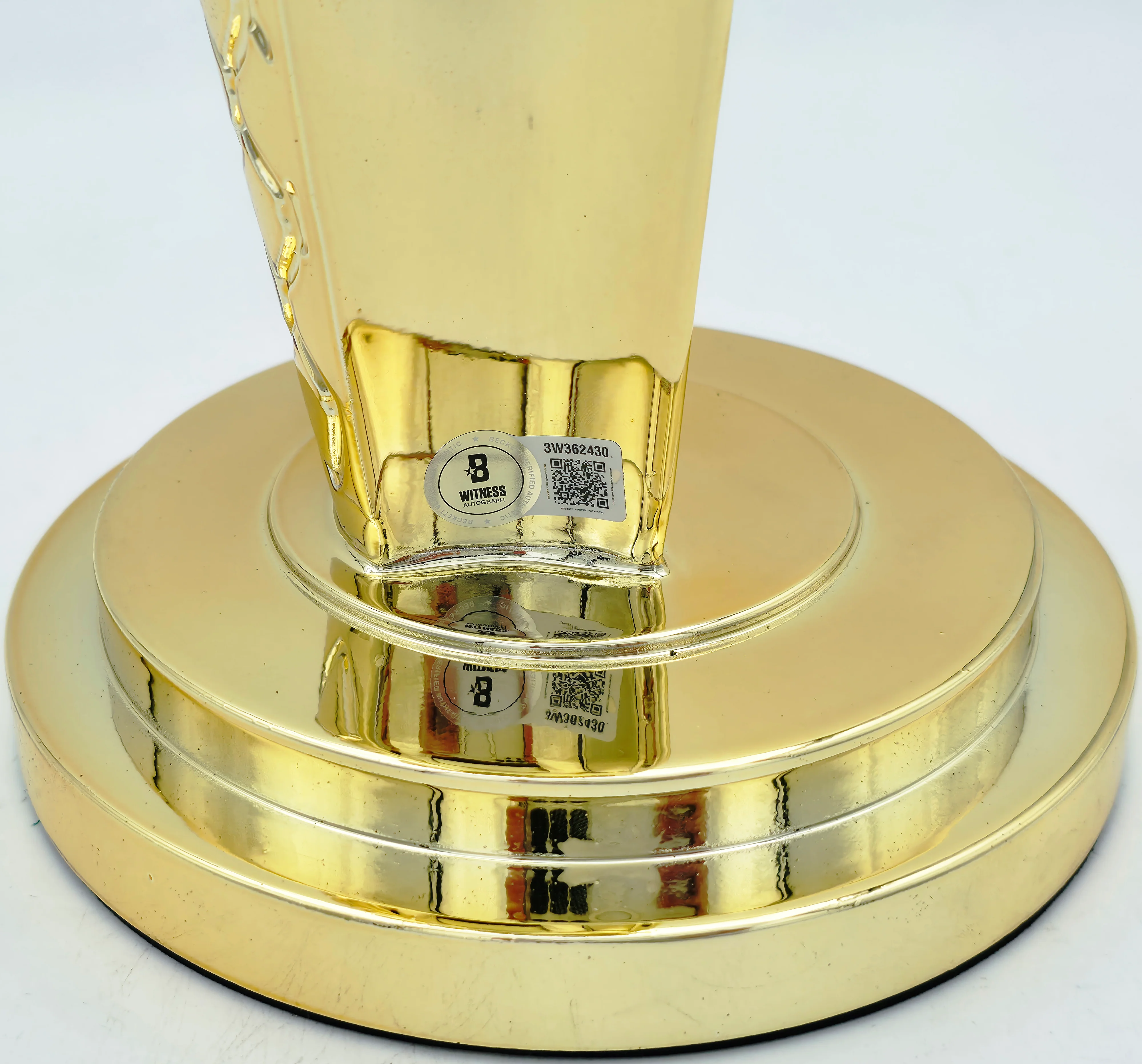 Larry Bird Autographed Gold Fanatics Mini Trophy Boston Celtics "18x Champ" Box Plaque Beckett BAS Witness Stock #256921 - Image 4