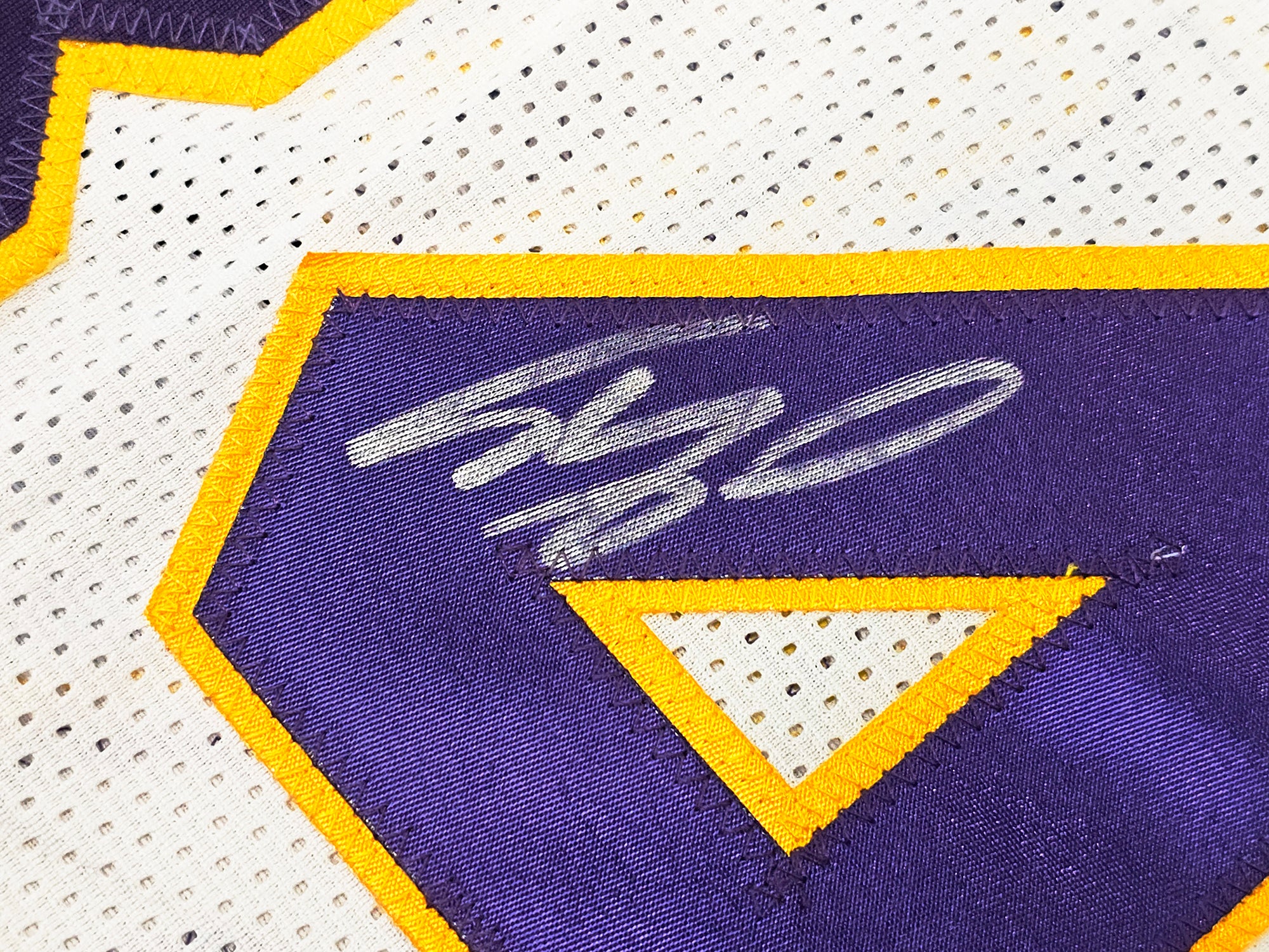 Los Angeles Lakers Shaquille Shaq O'Neal Autographed White Jersey Signed on #4 Beckett BAS Stock #191134 - Image 4