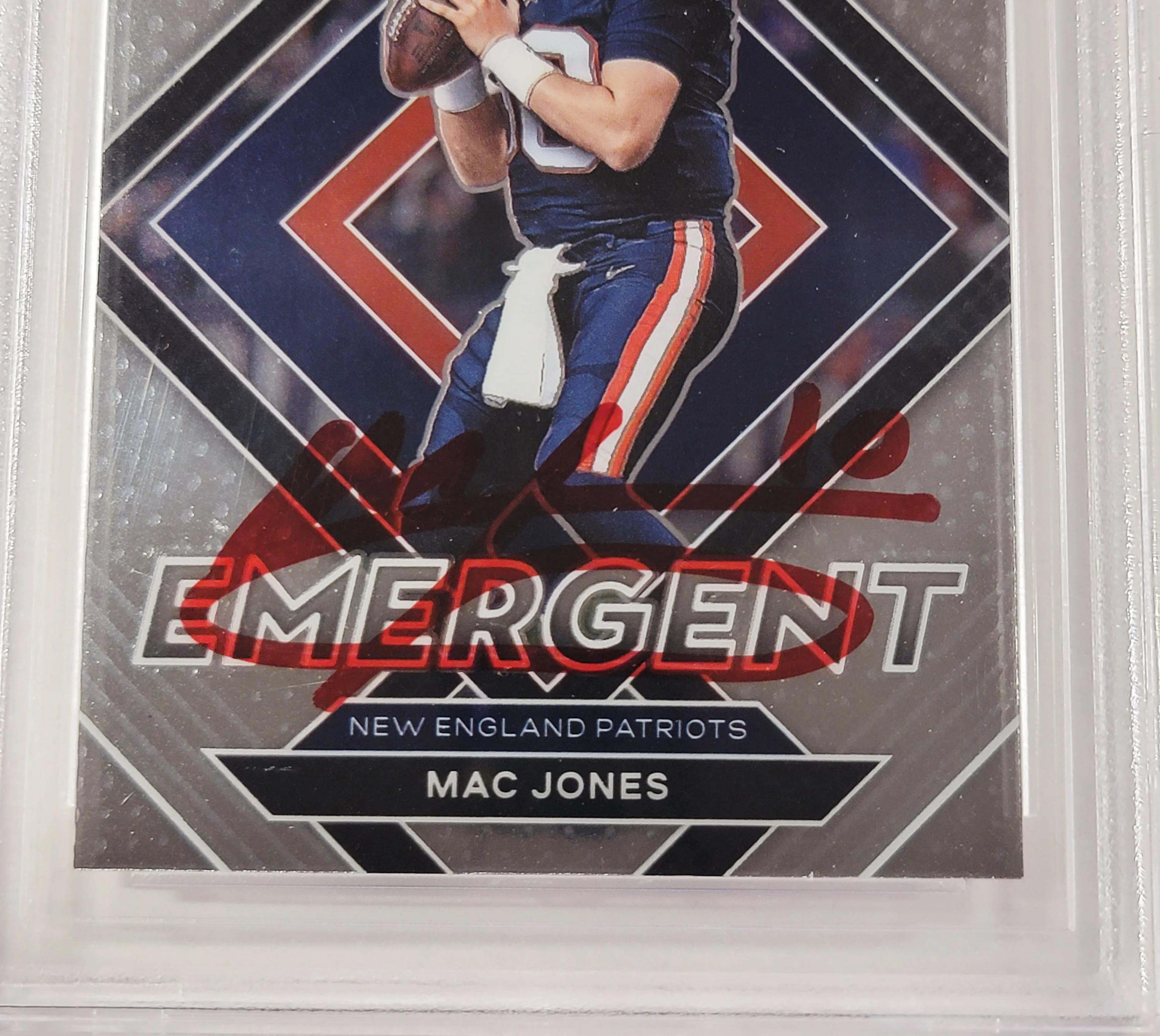 Mac Jones Autographed 2021 Panini Prizm Emergent Rookie Card #E-6 New England Patriots Beckett BAS #14860969 - Image 3