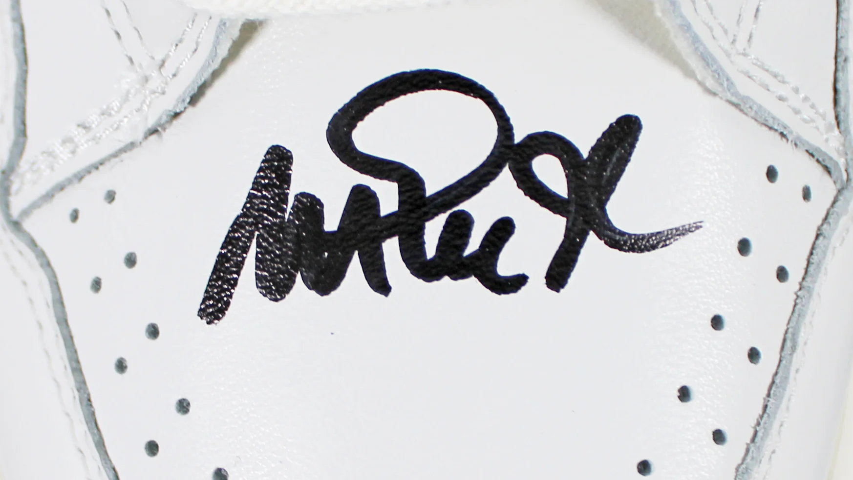 Magic Johnson Signed Right Purple & White Converse Weapon Shoe W/ Case BAS Wit 2 - Image 4