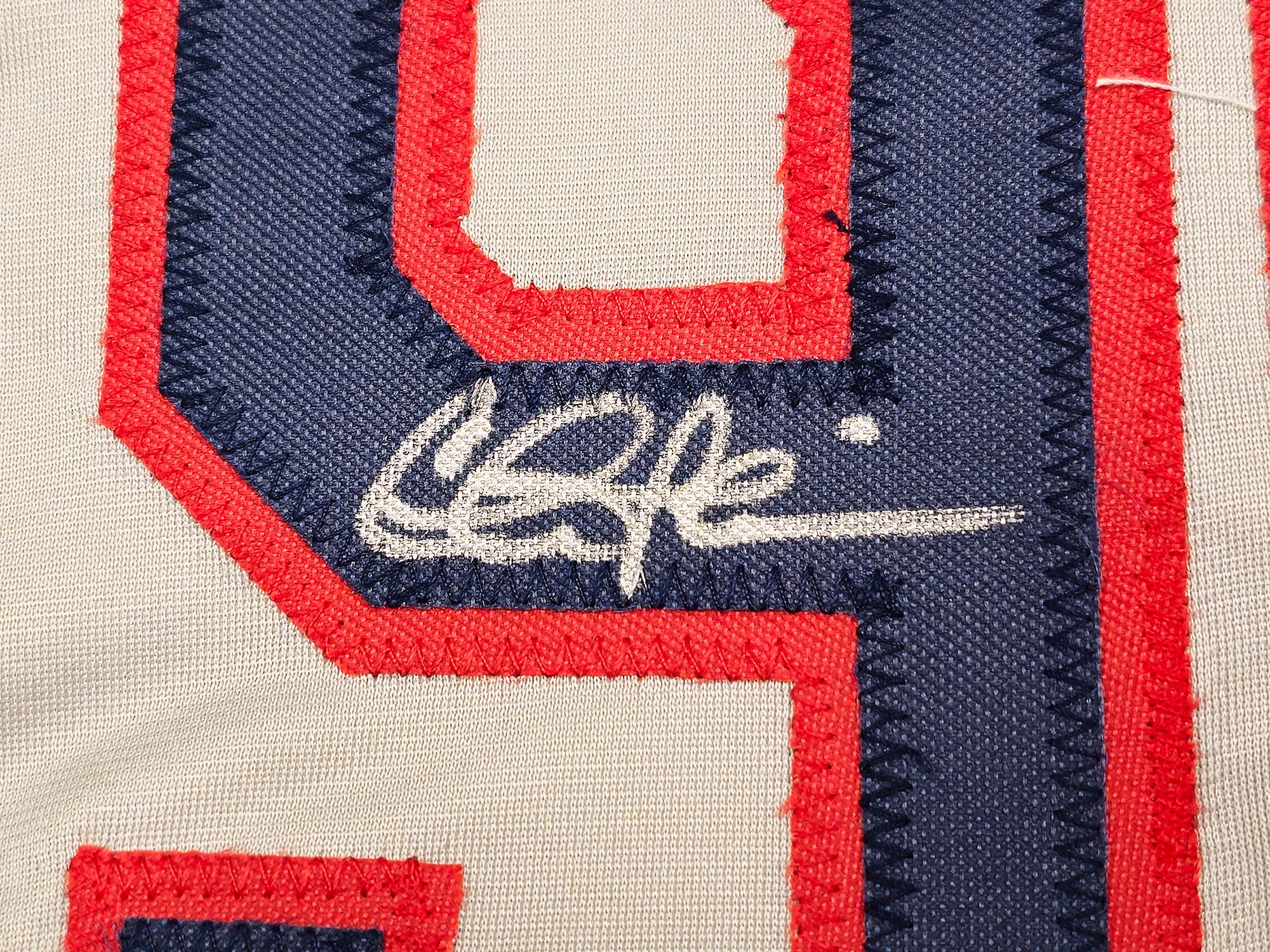 Major League Charlie Sheen, Corbin Bernsen & Tom Berenger Autographed Gray Jersey Beckett BAS Witness Stock #221308 - Image 3