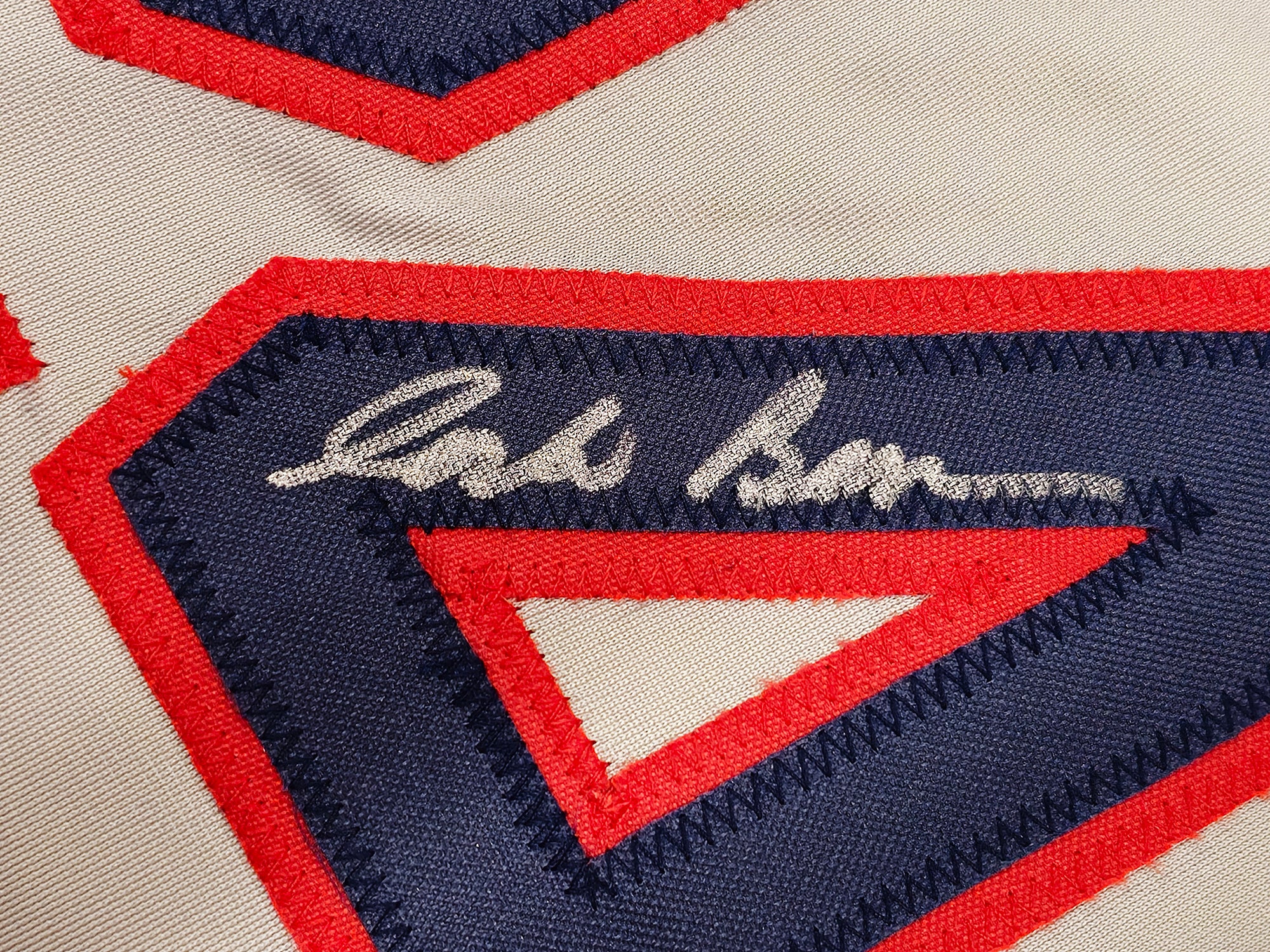 Major League Charlie Sheen, Corbin Bernsen & Tom Berenger Autographed Gray Jersey Beckett BAS Witness Stock #221308 - Image 4