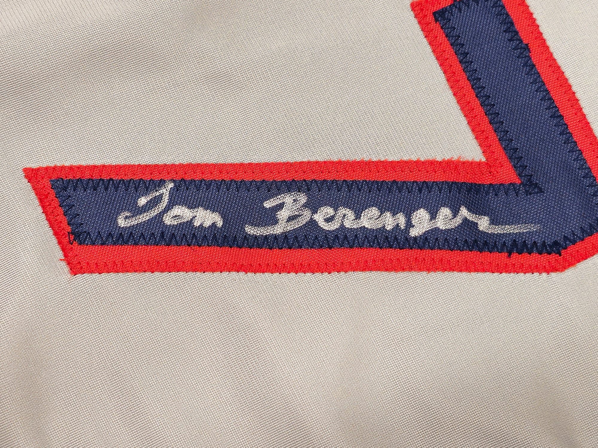 Major League Charlie Sheen, Corbin Bernsen & Tom Berenger Autographed Gray Jersey Beckett BAS Witness Stock #221308 - Image 5