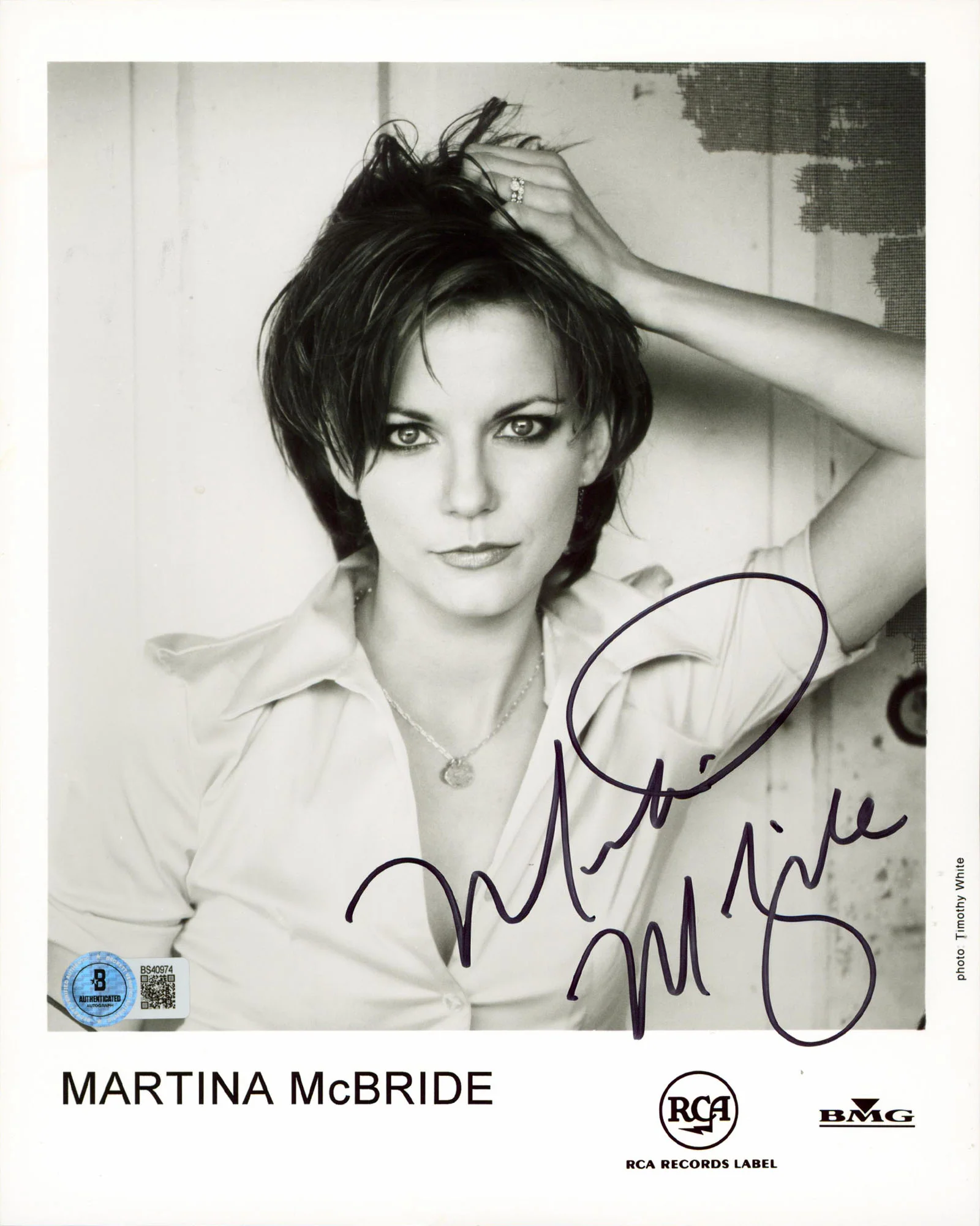 Martina McBride Musician Authentic Signed 8x10 Vertical Photo BAS #BS40974 - Image 2
