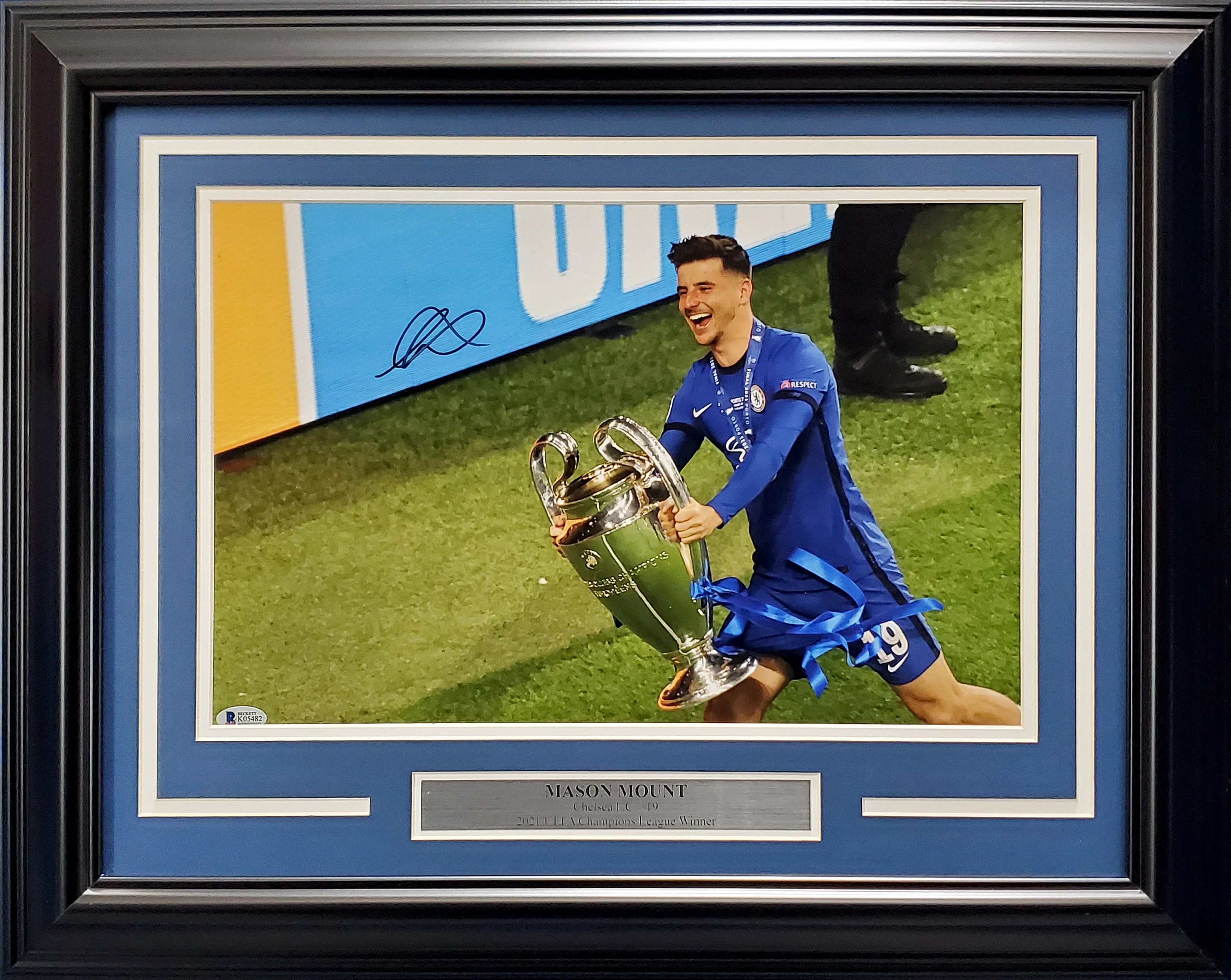 Mason Mount Autographed Framed 11x14 Photo Chelsea F.C. Beckett BAS Stock #197149