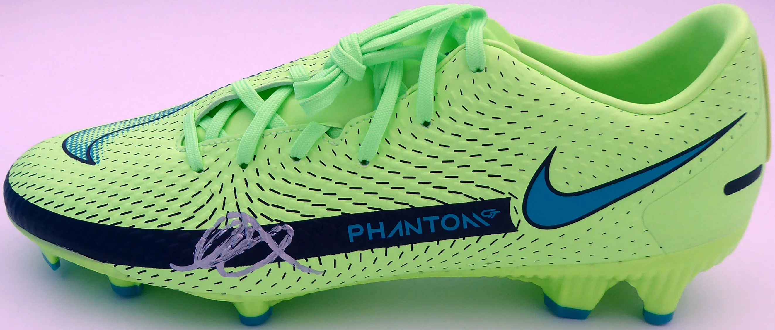 Mason Mount Autographed Green Nike Phantom Cleat Shoe Chelsea F.C. Size 10 Beckett BAS #K06326