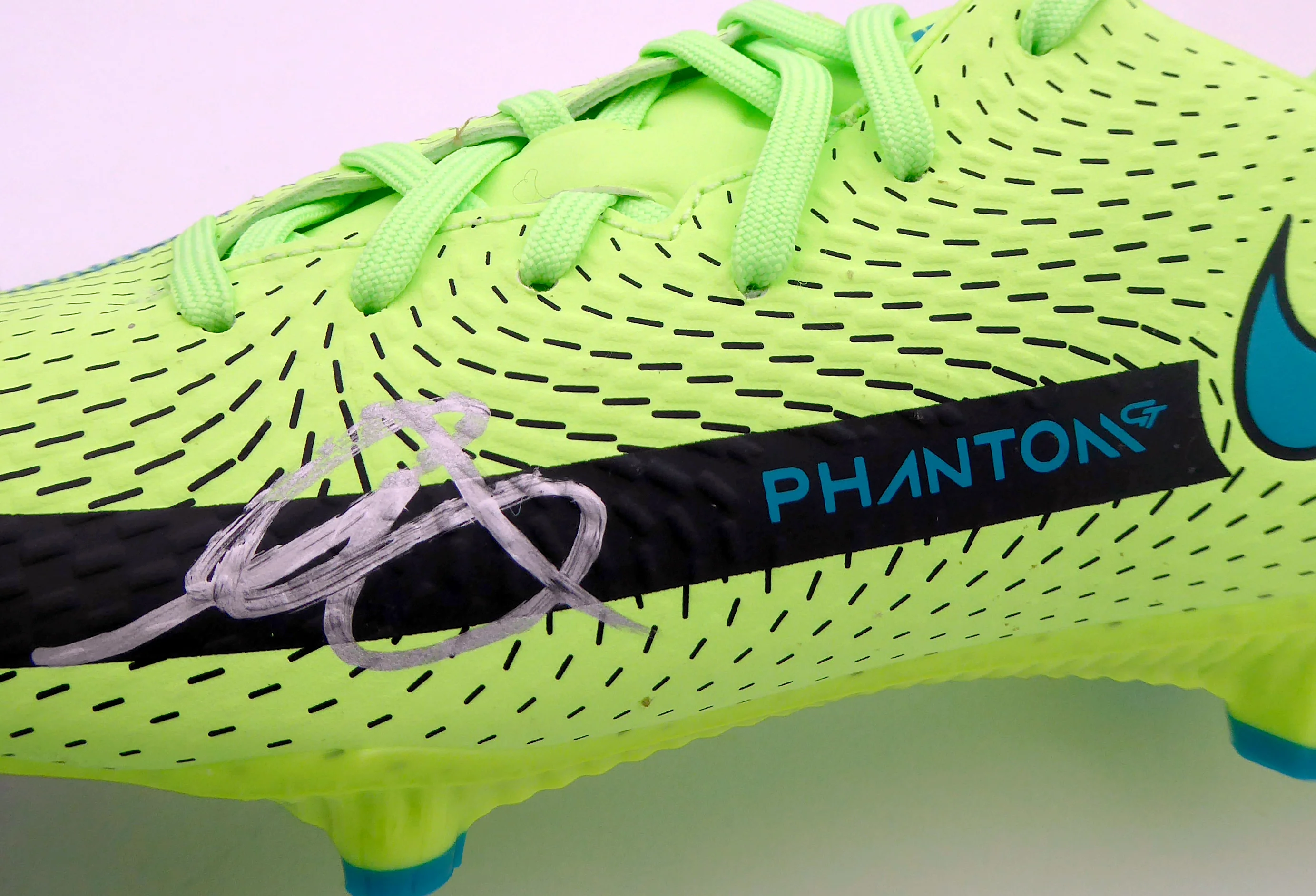 Mason Mount Autographed Green Nike Phantom Cleat Shoe Chelsea F.C. Size 8.5 Beckett BAS #K06314 - Image 2