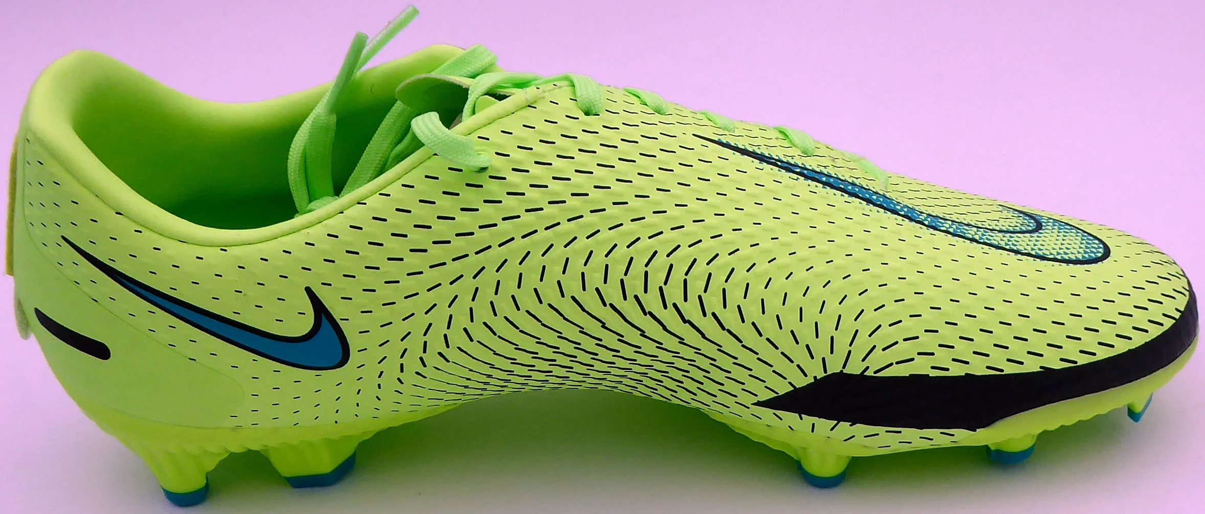 Mason Mount Autographed Green Nike Phantom Cleat Shoe Chelsea F.C. Size 8 (Light Auto) Beckett BAS #K06315 - Image 4