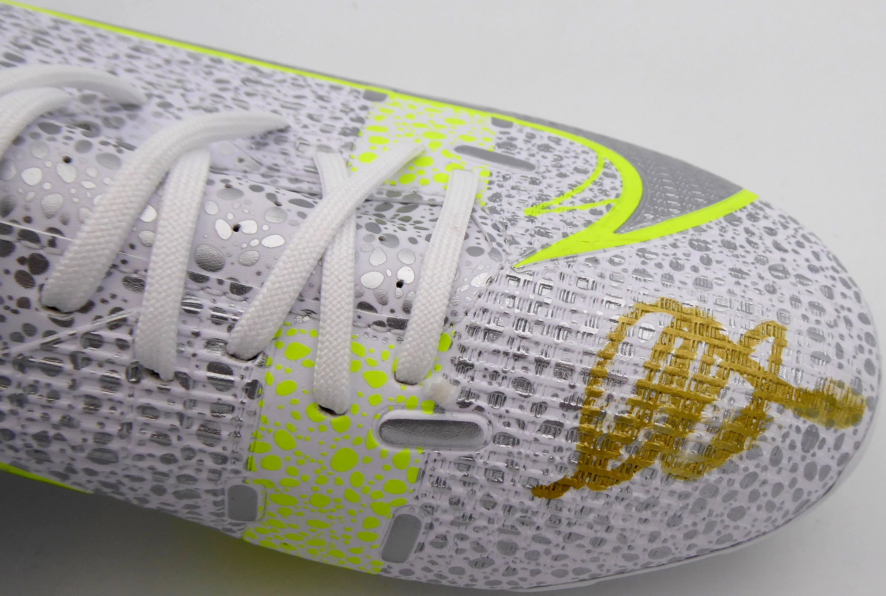 Mason Mount Autographed Silver & Yellow Nike Mercurial Cleat Shoe Chelsea F.C. Size 10 Beckett BAS #K06401 - Image 2