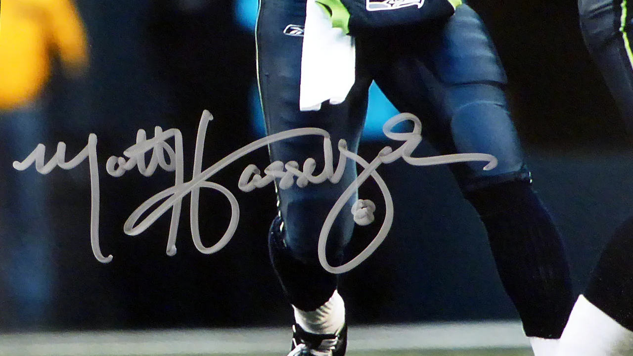 Matt Hasselbeck Autographed Seattle Seahawks 16x20 Photo MCS Holo Stock #111402 - Image 2