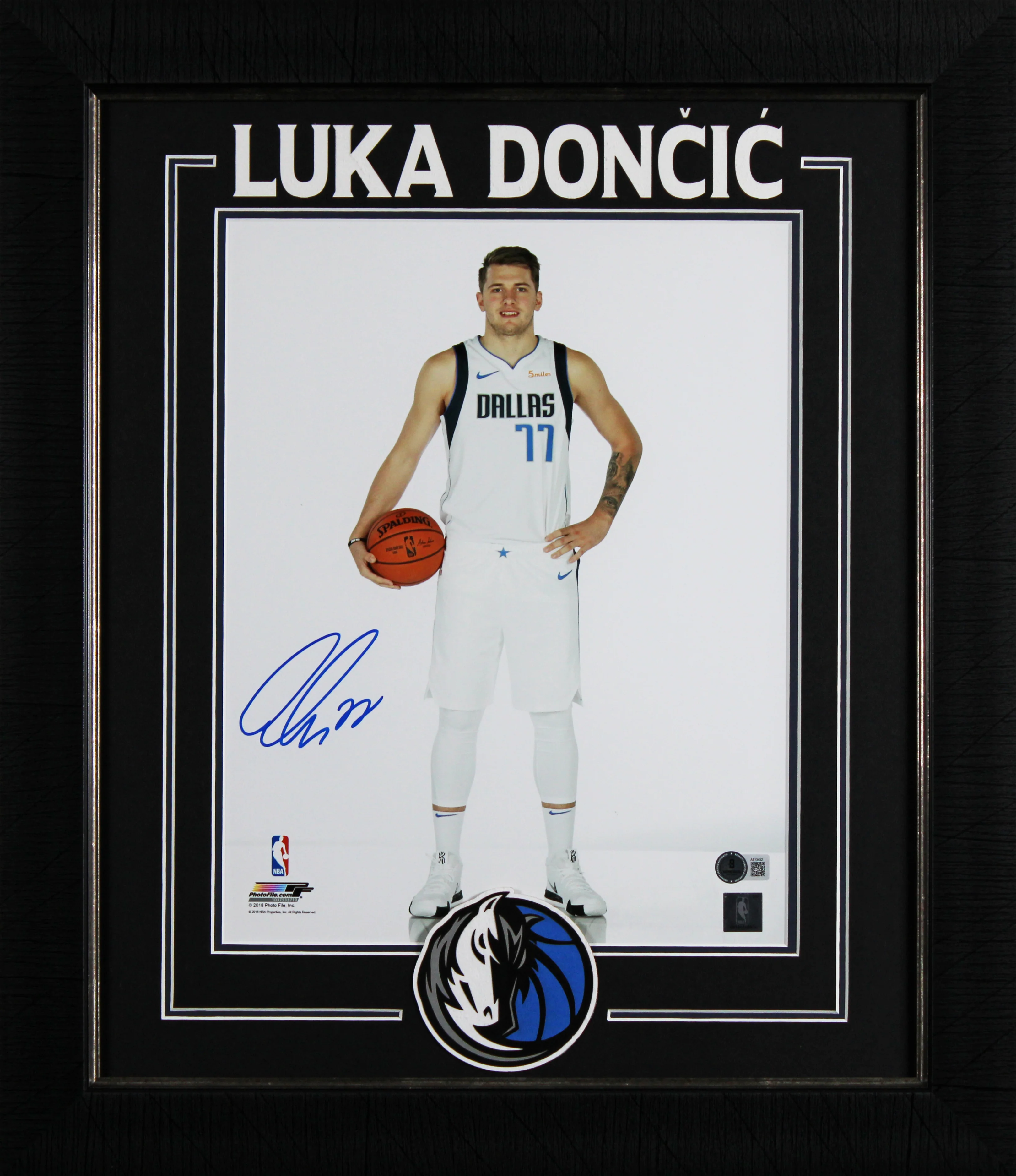 Mavericks Luka Doncic Authentic Signed 11x14 Framed Photo BAS #AE13452 - Image 2