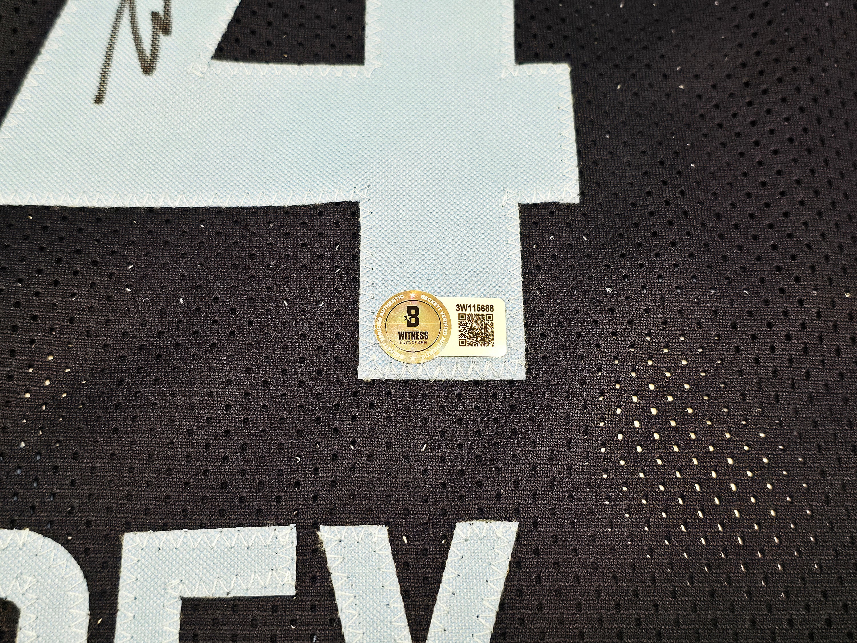 Memphis Grizzlies Zach Edey Autographed Blue Jersey Beckett BAS Witness Stock #249027 - Image 5
