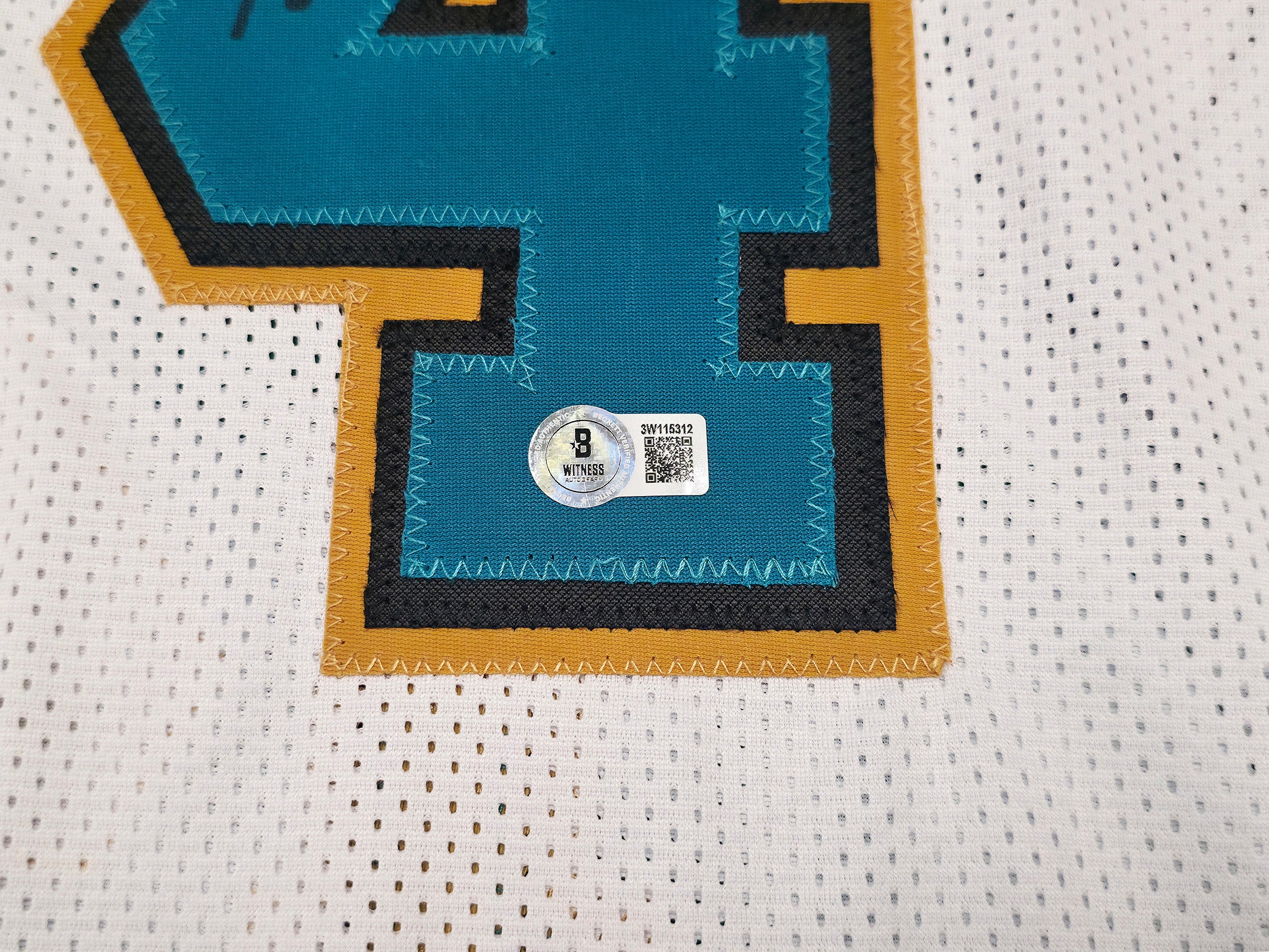Memphis Grizzlies Zach Edey Autographed White Jersey Beckett BAS Witness Stock #253326 - Image 5