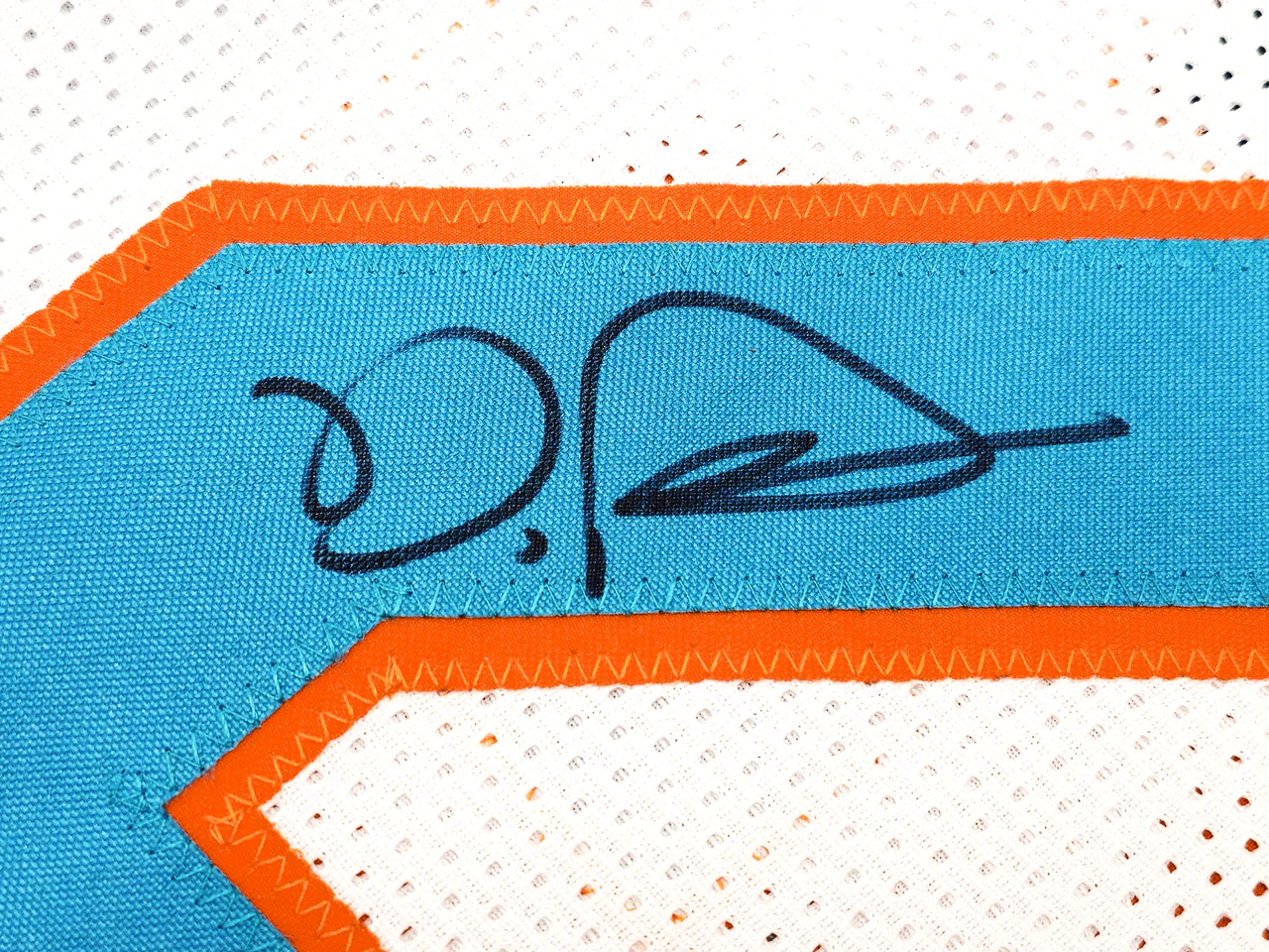 Miami Dolphins De'Von Achane Autographed White Jersey Beckett BAS Witness Stock #221540 - Image 4