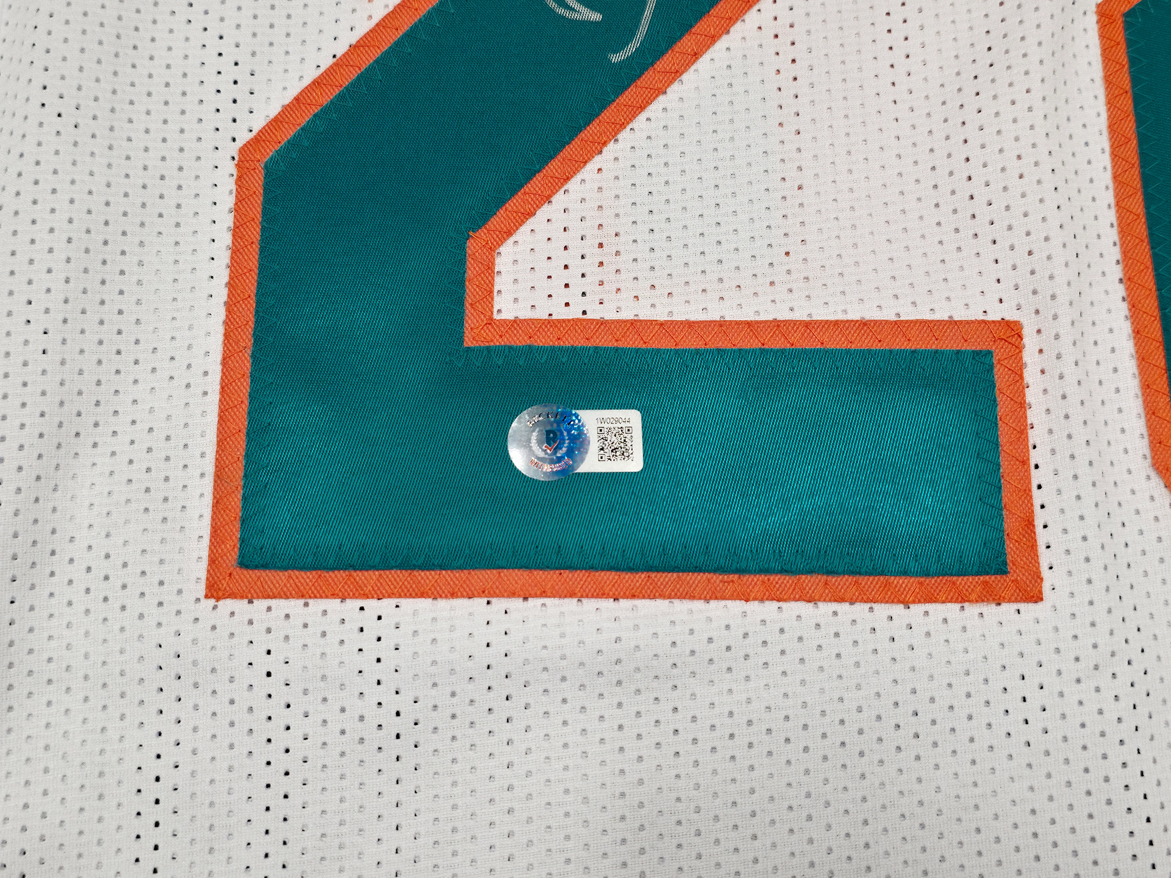 Miami Dolphins De'Von Achane Autographed White Jersey Beckett BAS Witness Stock #256916 - Image 5