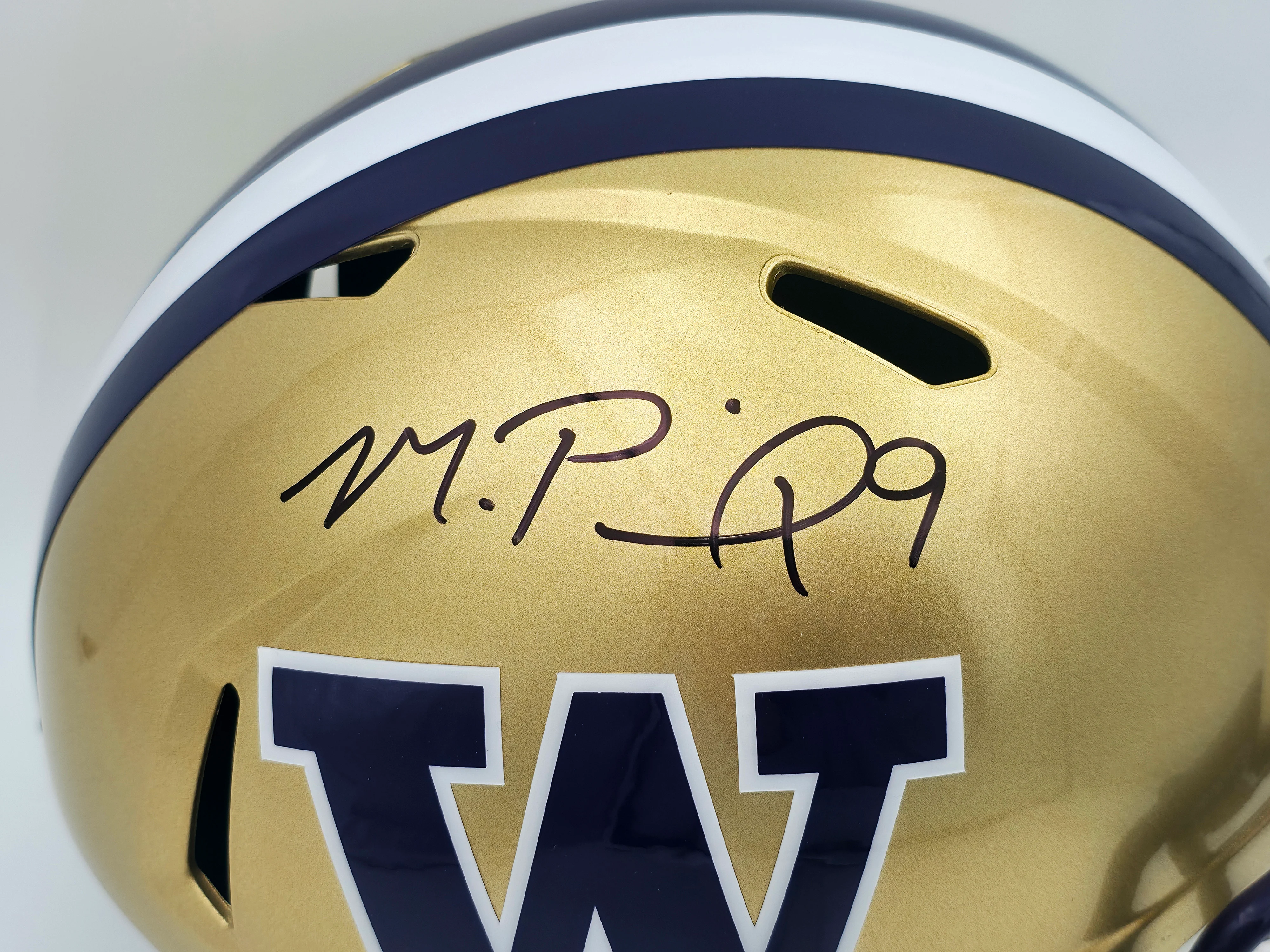 Michael Penix Jr. Autographed Washington Huskies Gold Full Size Speed Replica Helmet Beckett BAS Witness Stock #242565 - Image 2