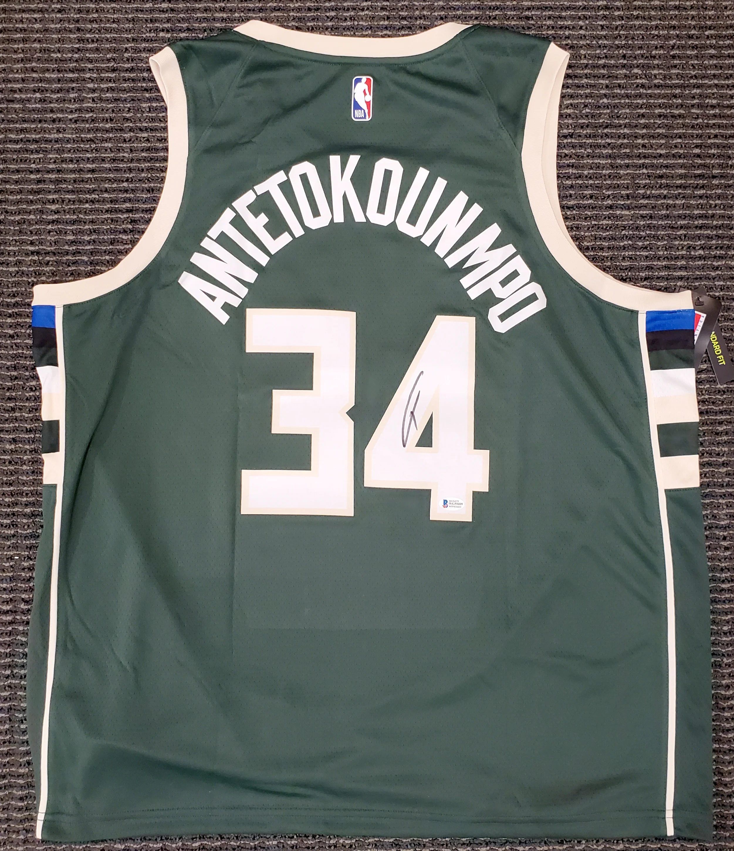 Milwaukee Bucks Giannis Antetokounmpo Autographed Green Nike Jersey Size XXL Beckett BAS Stock #191165 - Image 2