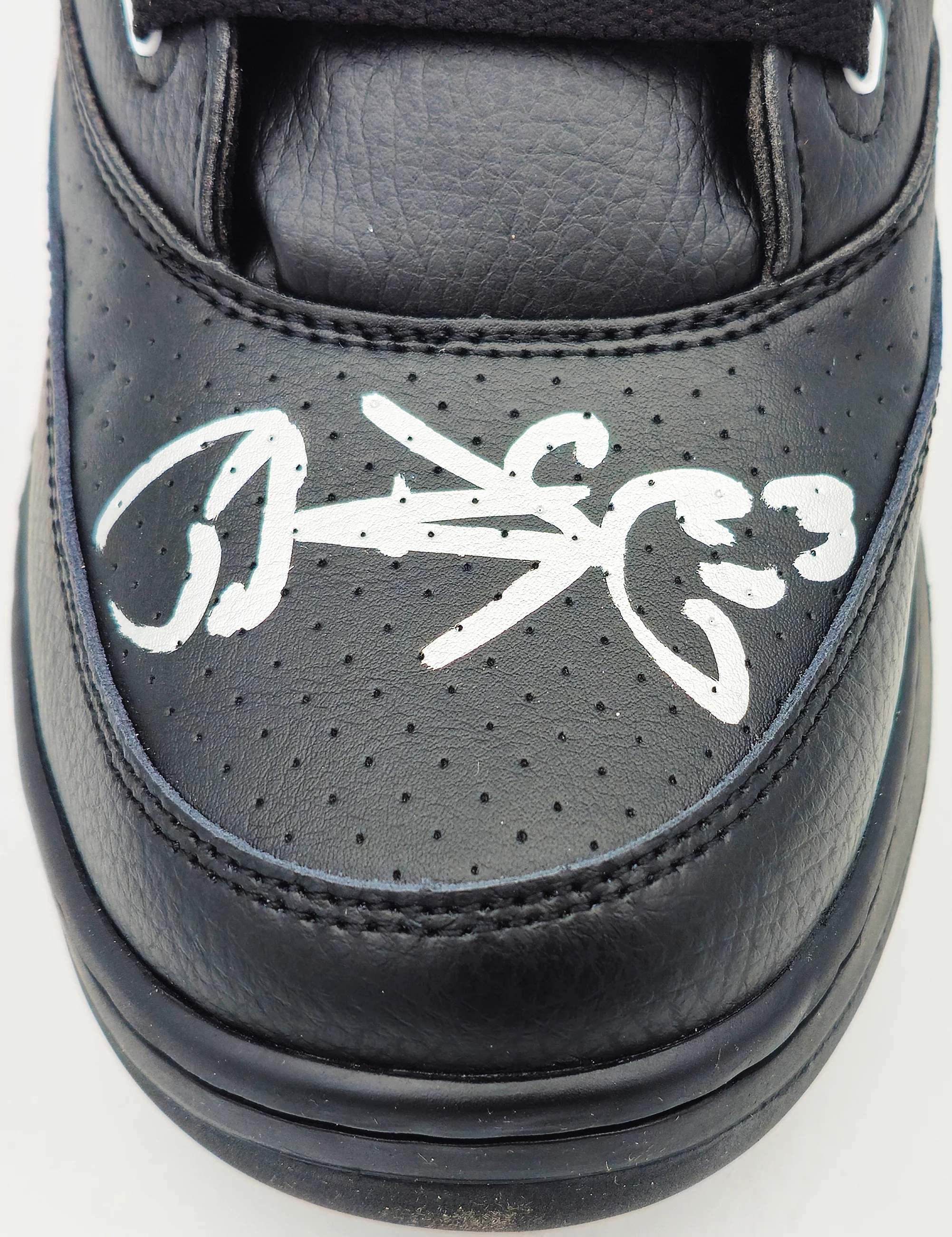 Patrick Ewing Autographed Black Ewing Athletics 33 HI Right Shoe New York Knicks Size 13 Beckett BAS Witness Stock #236552 - Image 2