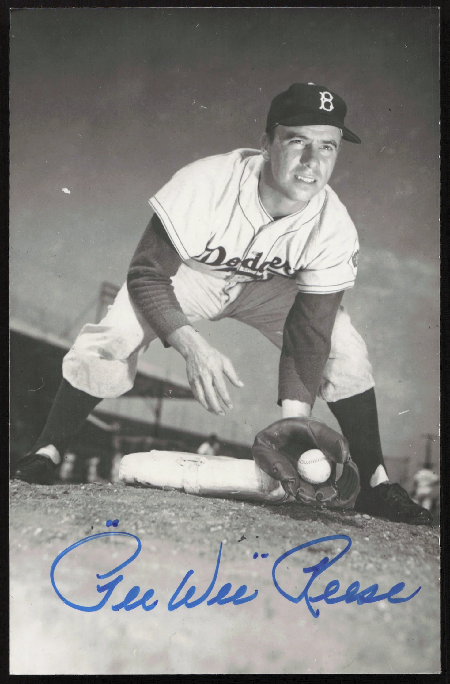 Pee Wee Reese Autographed 3.5x5.5 Postcard Brooklyn Dodgers SKU #260132