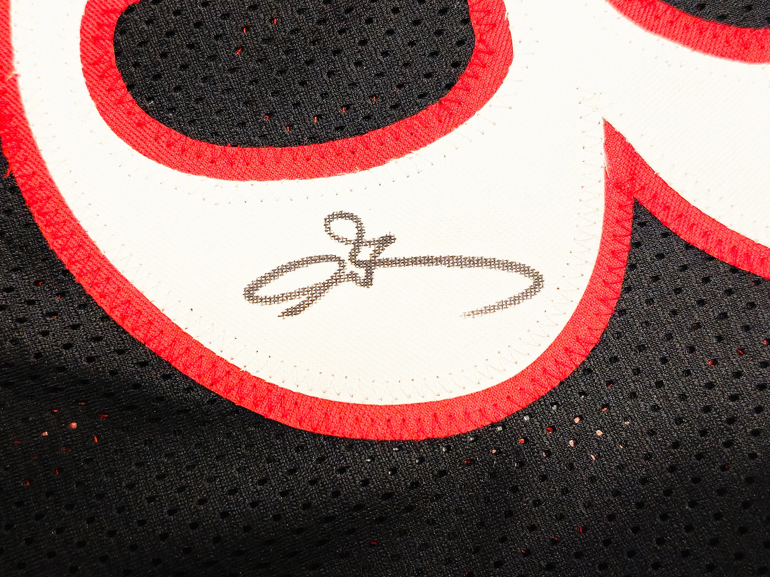 Philadelphia 76ers Allen Iverson Autographed Black Jersey Beckett BAS Witness Stock #229998 - Image 4