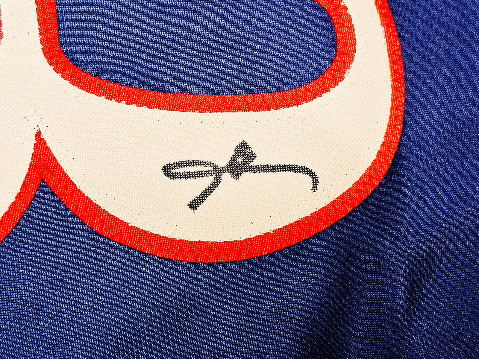 Philadelphia 76ers Allen Iverson Autographed Blue Jersey Beckett BAS Witness Stock #220714 - Image 4