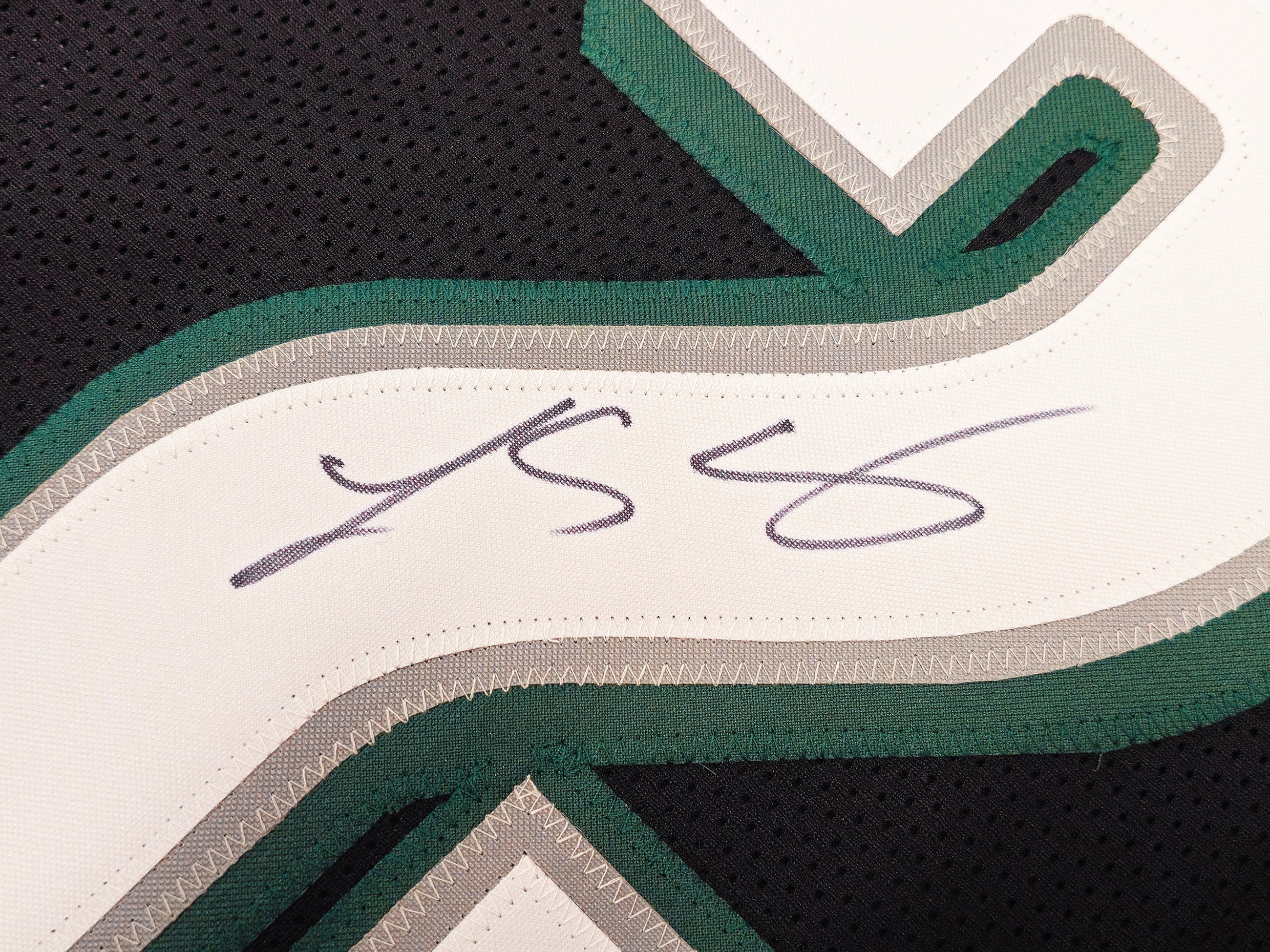 Philadelphia Eagles LeSean McCoy Autographed Black Jersey Beckett BAS Witness Stock #234695 - Image 4