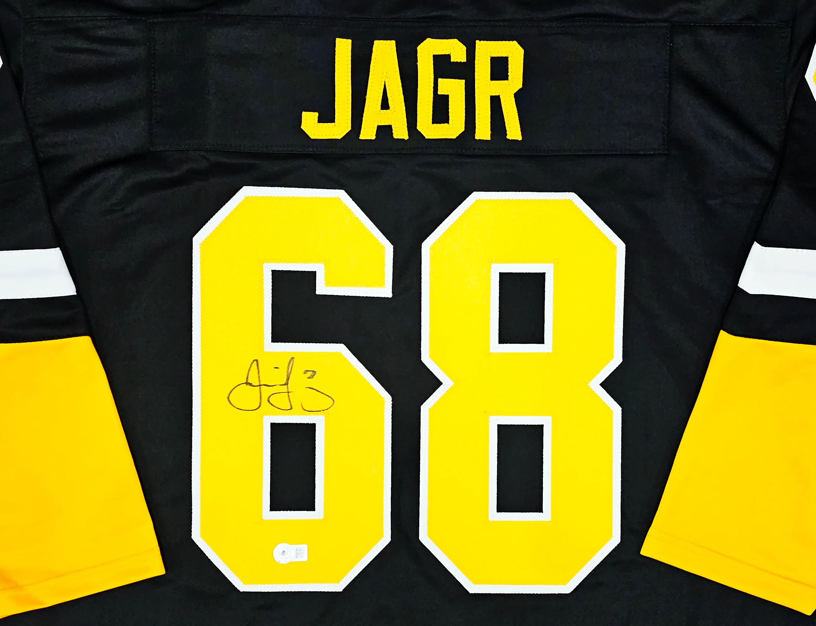 Pittsburgh Penguins Jaromir Jagr Autographed Black & Yellow Jersey Beckett BAS Witness Stock #220618 - Image 2